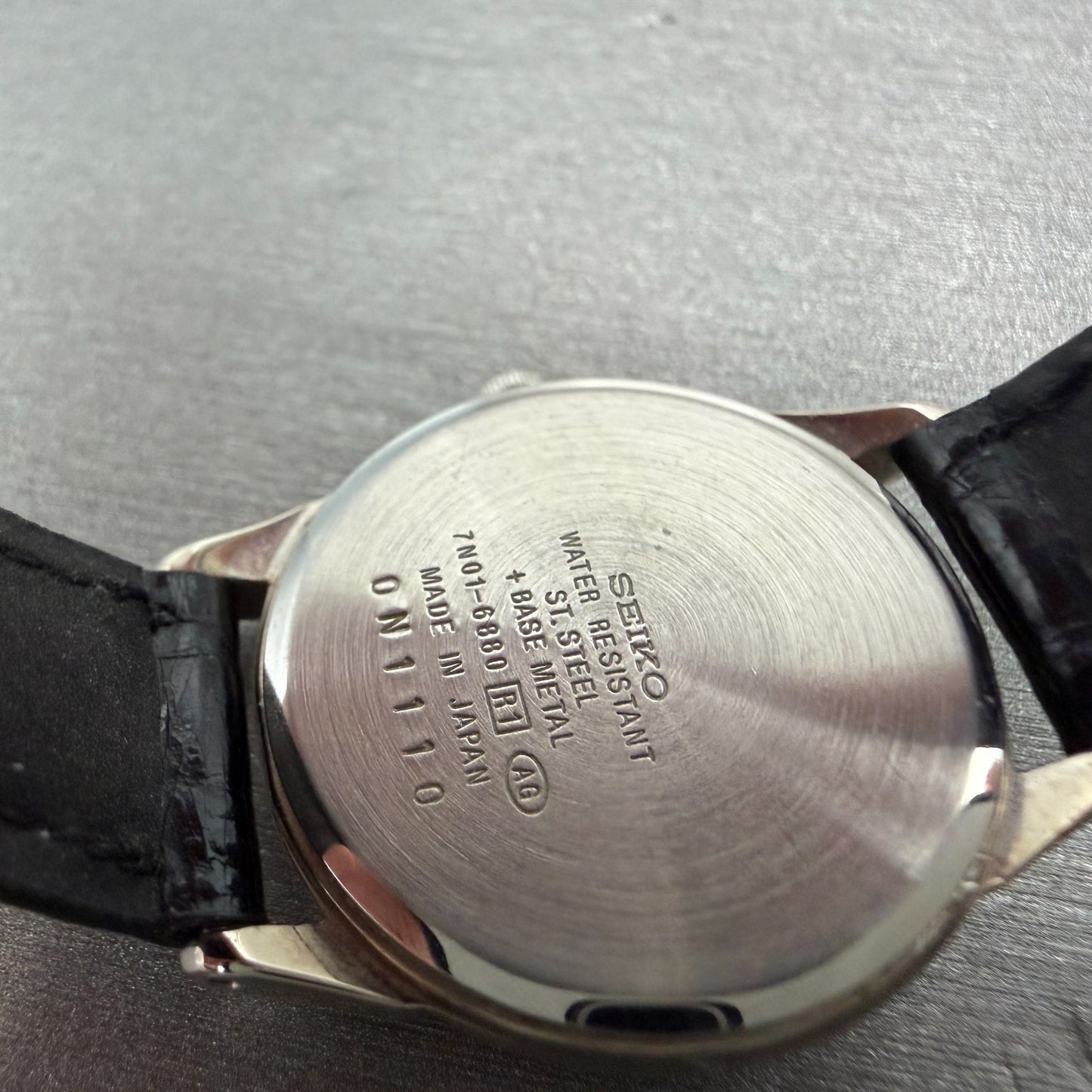 Seiko Watch Women 25mm White Dial Silver Tone Round 7n01-6880 New Battery9