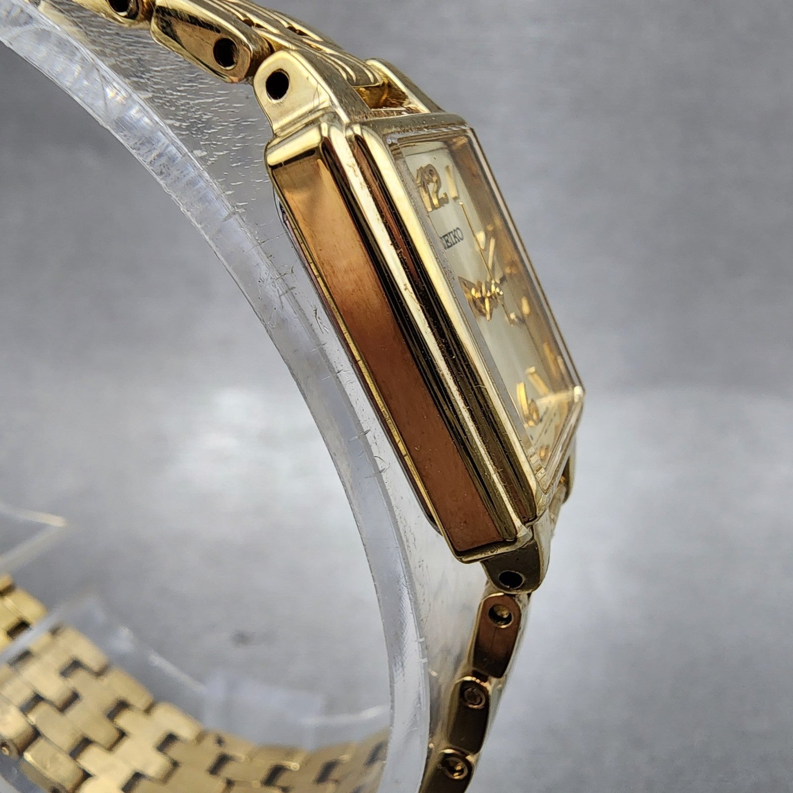 Seiko Tank Watch Women 16mm Champagne  Dial Gold Tone 1n010FH0 New Battery3