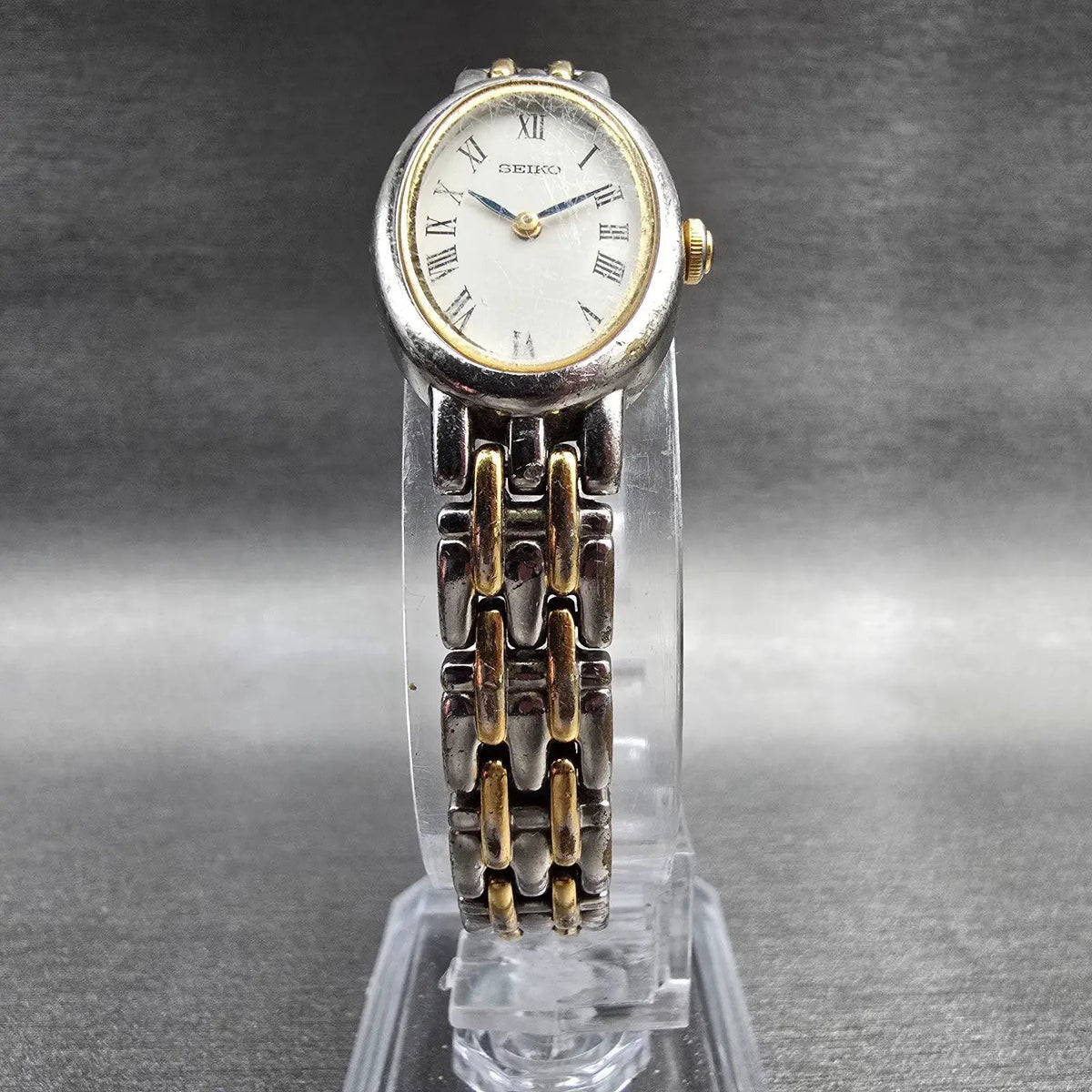Seiko Watch Women 17mm White Dial Silver Tone Oval V400-1029 New Battery VTG 565