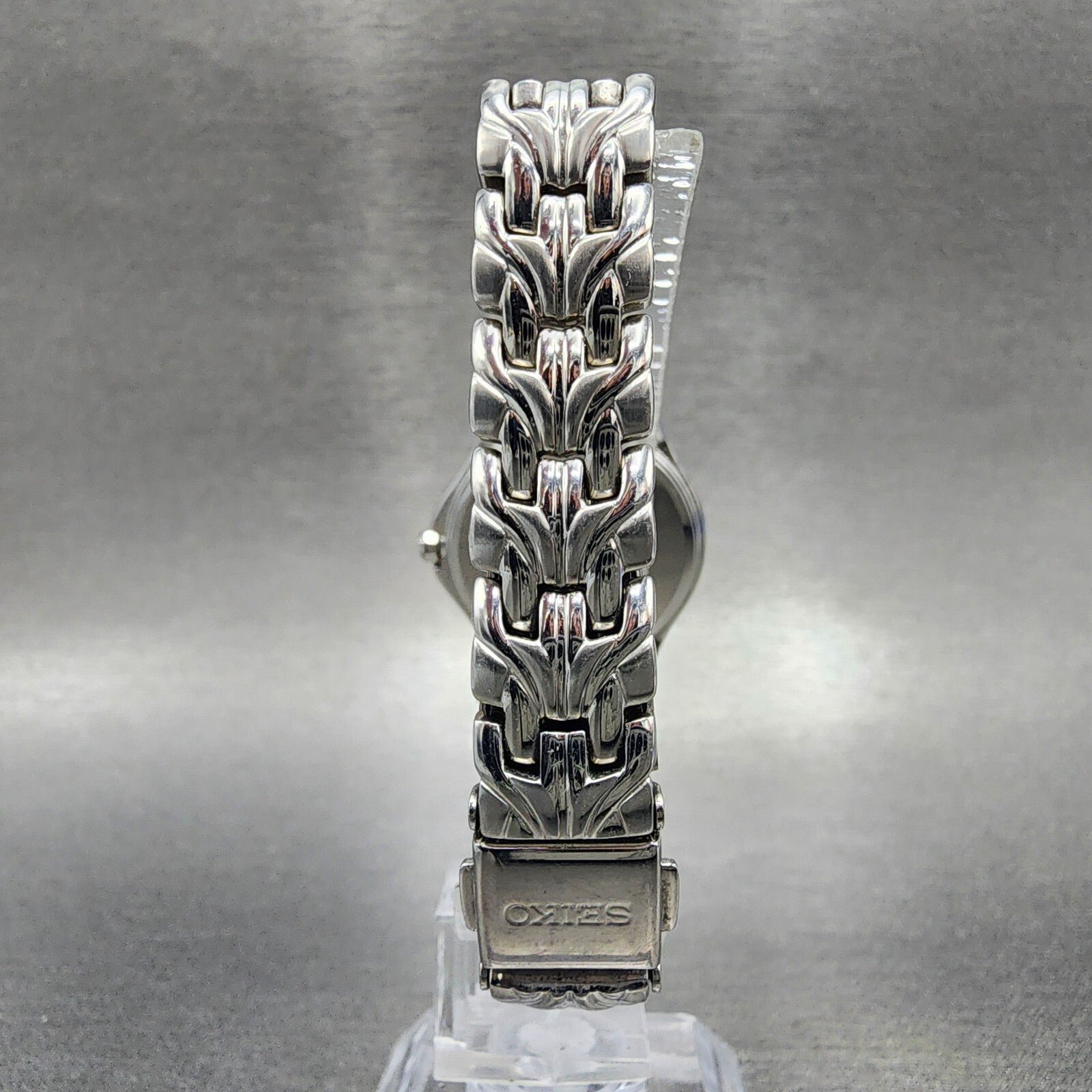 Seiko Solar Watch Women 27mm MOP Dial Steel Date Round Crystal Bezel Runs7