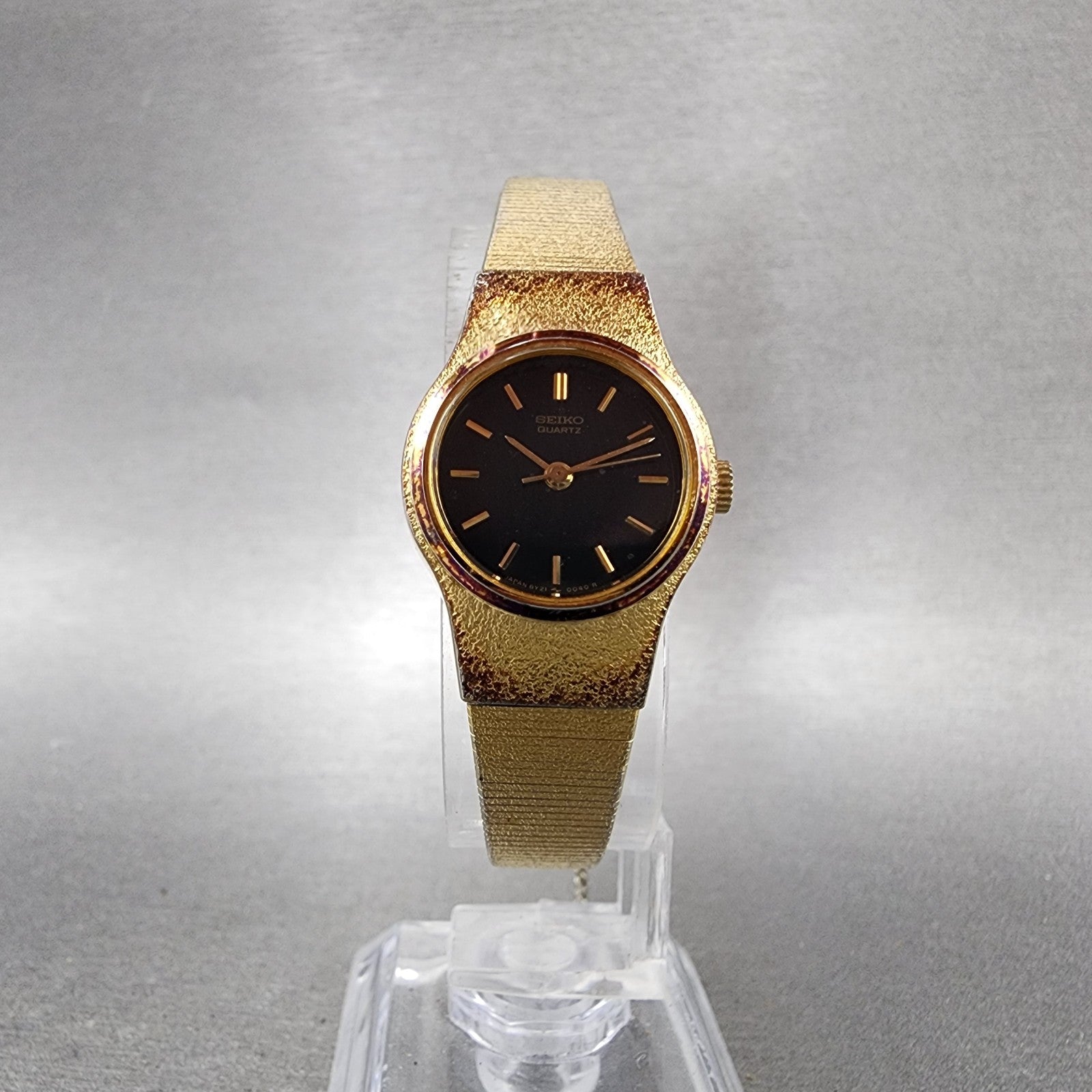 Seiko Watch Women 20mm Black Dial Gold Tone Round 8y210029 New Battery5