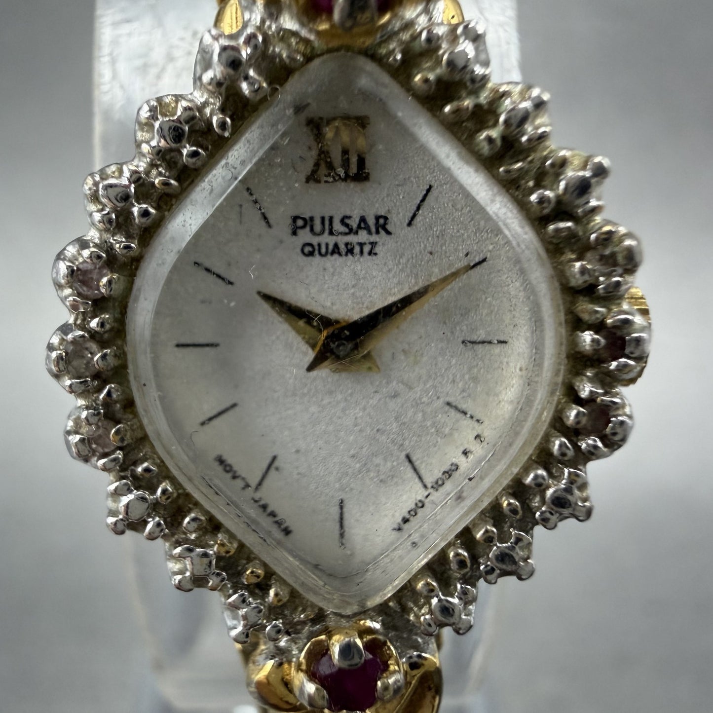 Seiko Pulsar Watch Women 17mm Silver Dial Gold Tone V400L167A New Battery1