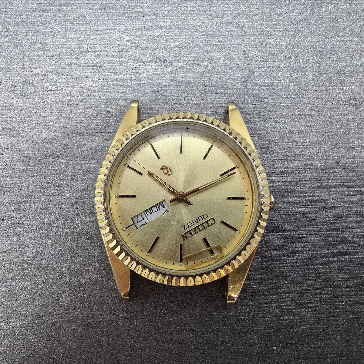 Citizen CQ Watch Men 35mm Champagne Dial Gold Daydate 3801-289471 PARTS0