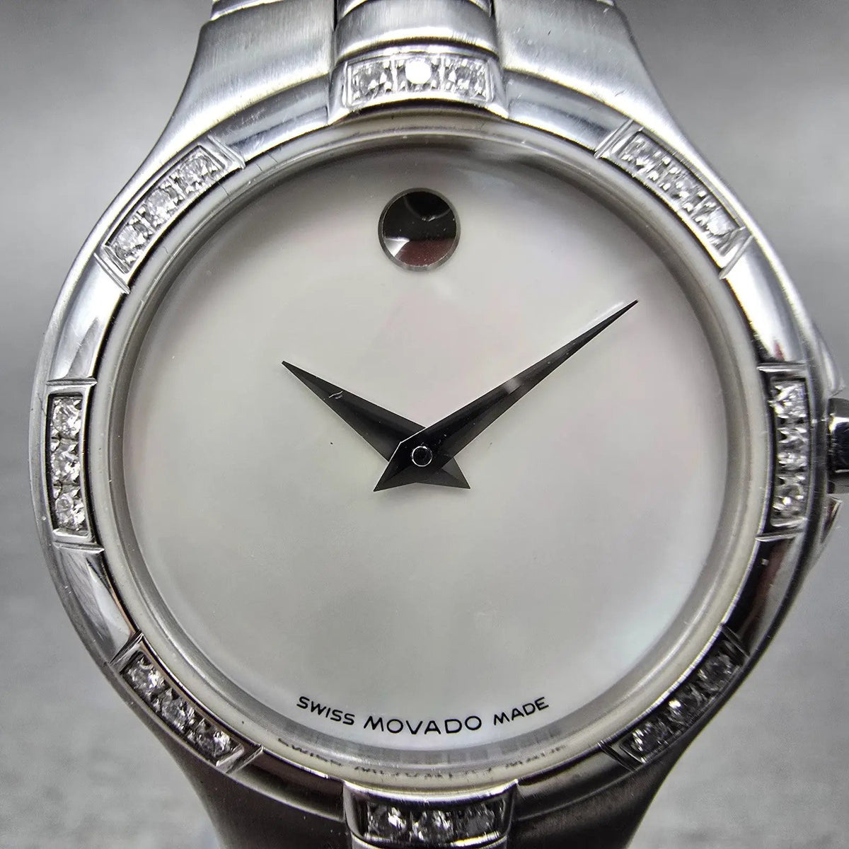 Movado Museum Watch Women 27mm MOP Dial Steel Diamond Bezel 0606098 New batt1
