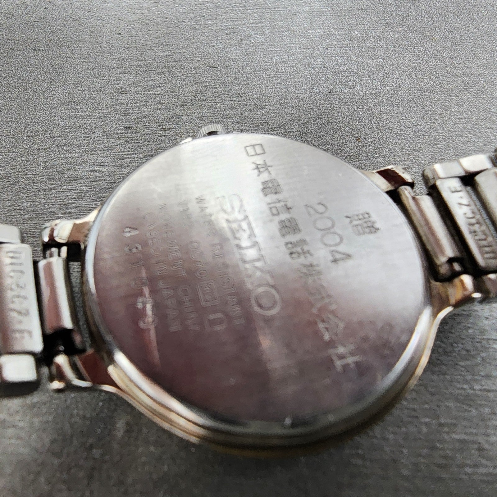 Seiko Solar Watch Women 28mm MOP Dial Two Tone Date Round V1820C70 Runs B12349