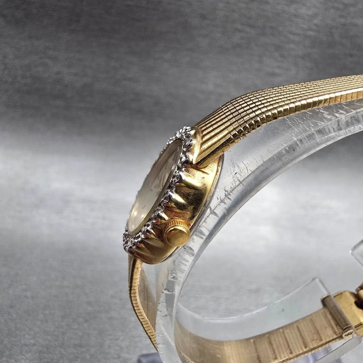 Citizen CQ Watch Women 17mm Champagne Dial Gold Tone Gemmed 3220 New Battery JP22