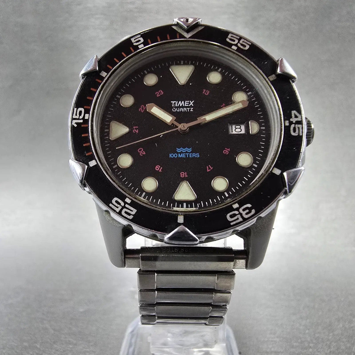 Timex Dive Watch Men 40mm Black Dial Gray Tone Date Round New Battery VTG5