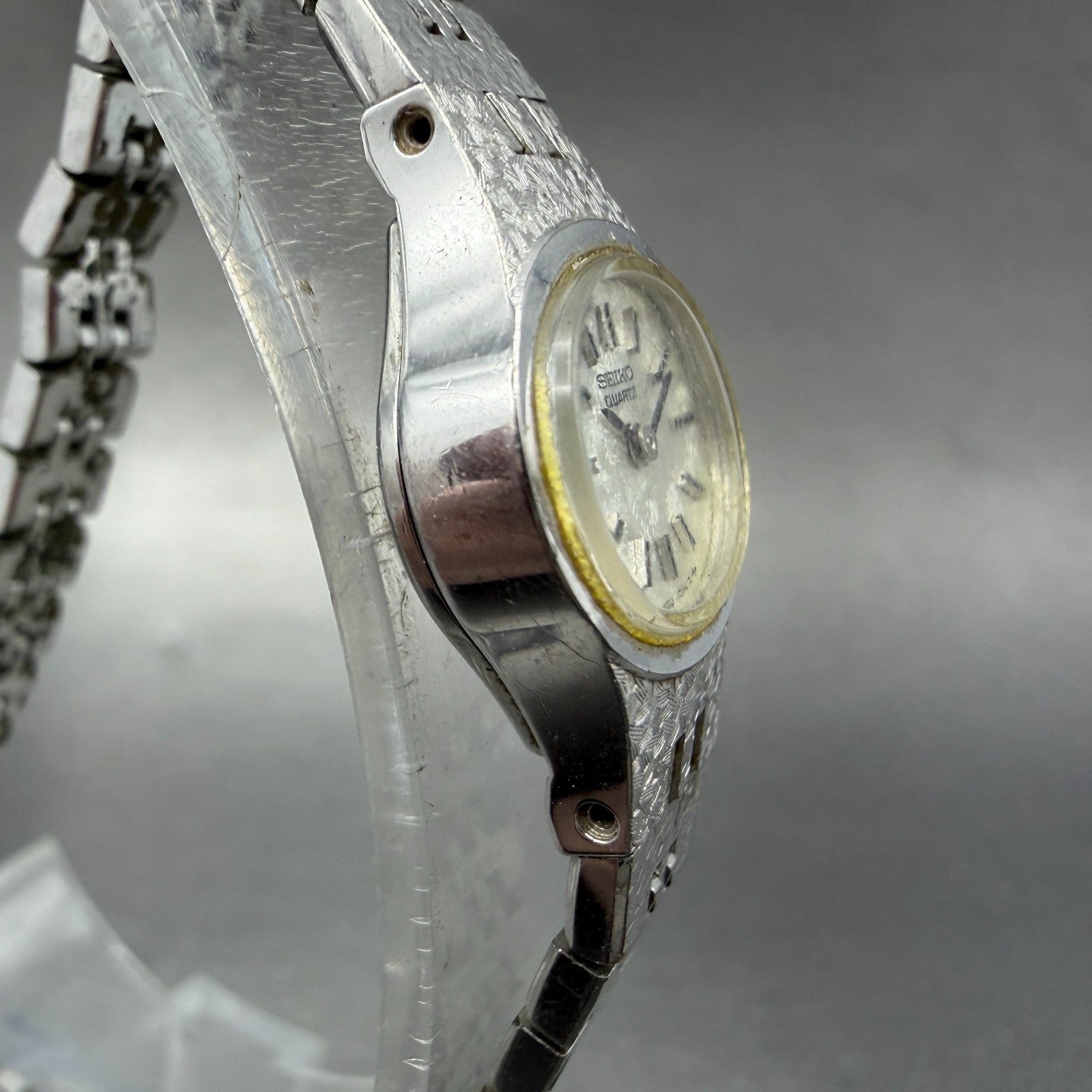 Seiko Watch Women 17mm Silver Dial Silver Tone Oval 1400-7389 New Battery VTG G53