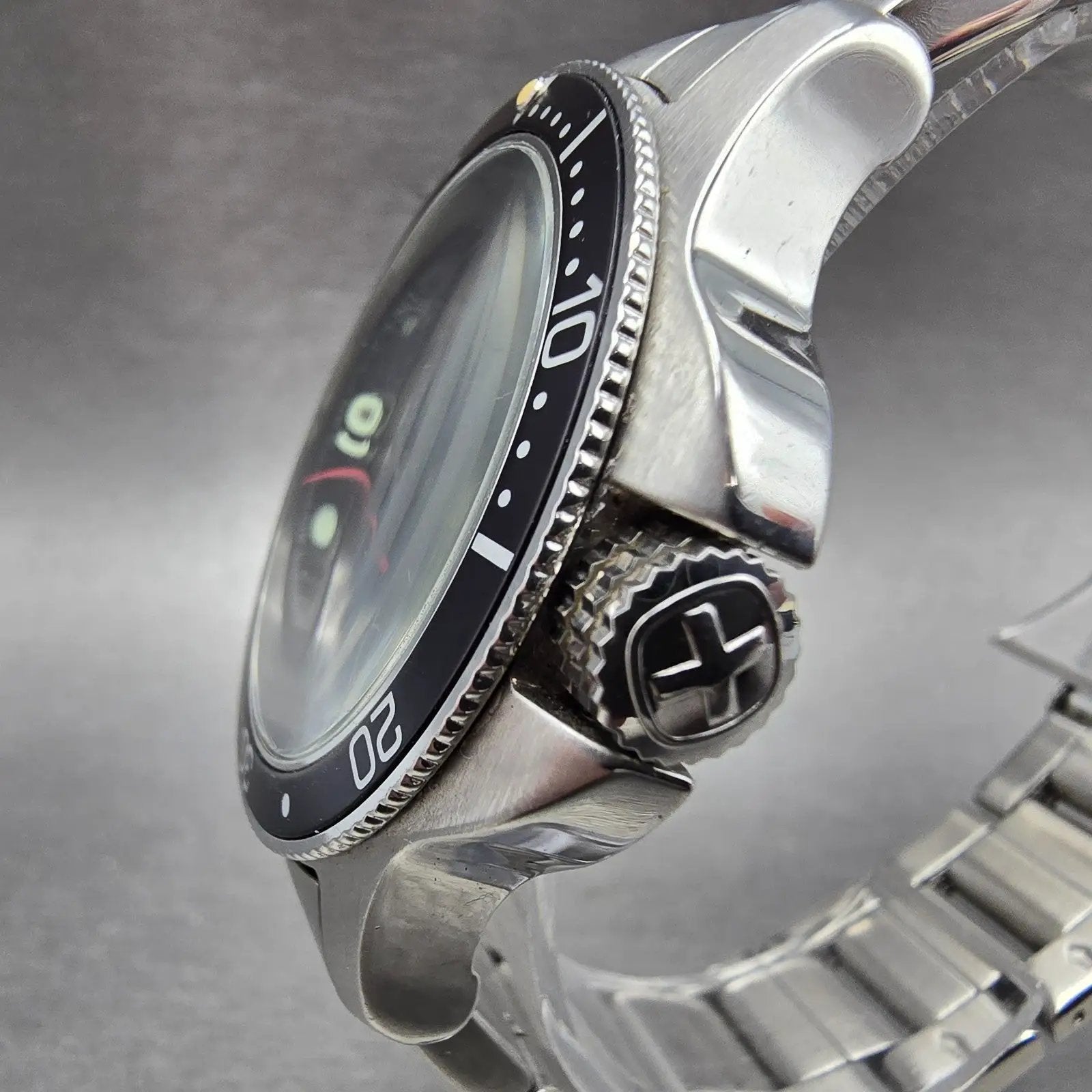 Wenger Swiss Military Dive Watch Men 40mm Black Dial Steel Date 79176 New Batt2
