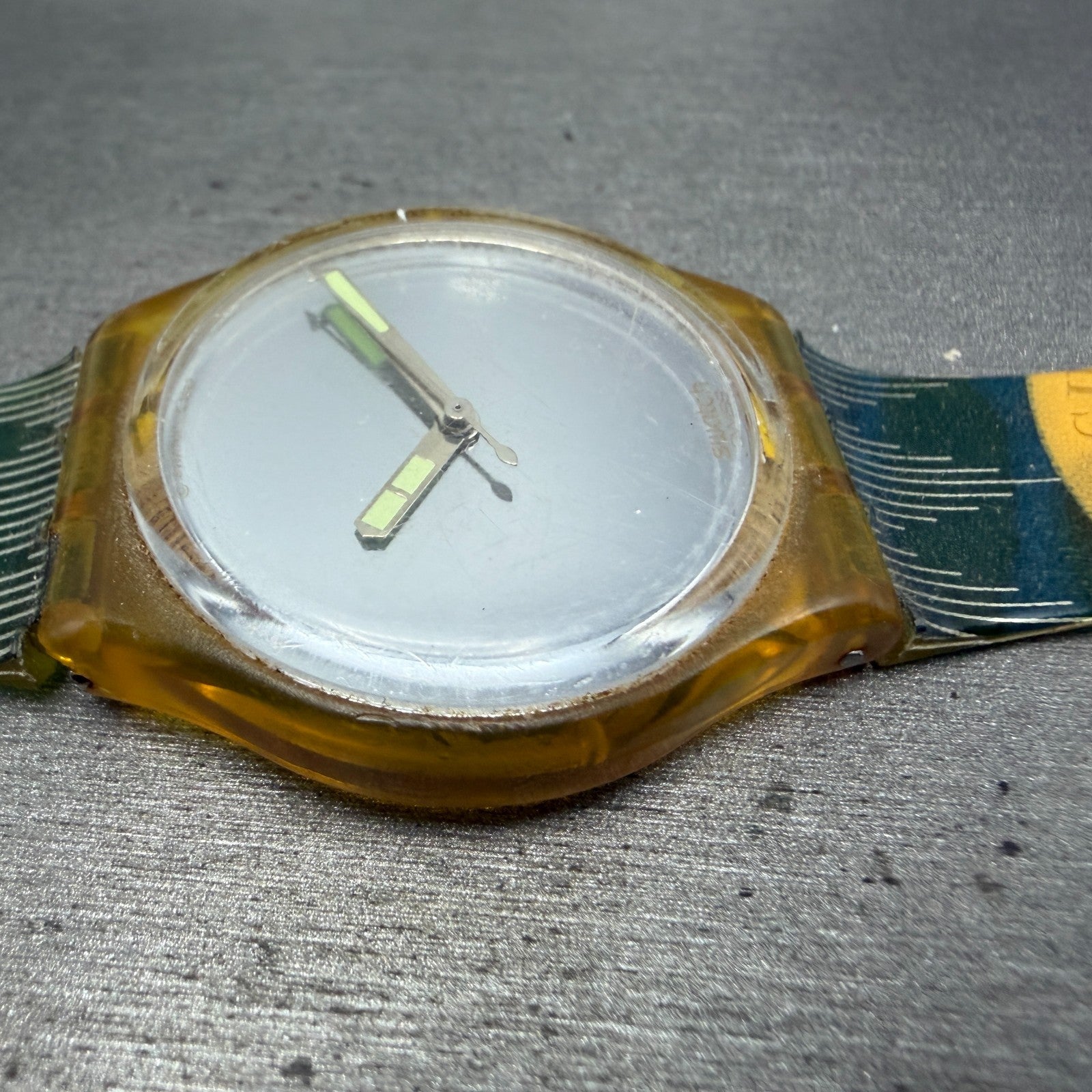 Swatch SnowWhite Watch Unisex 34mm Silver Dial Yellow Case READ!! New Batt GK1046