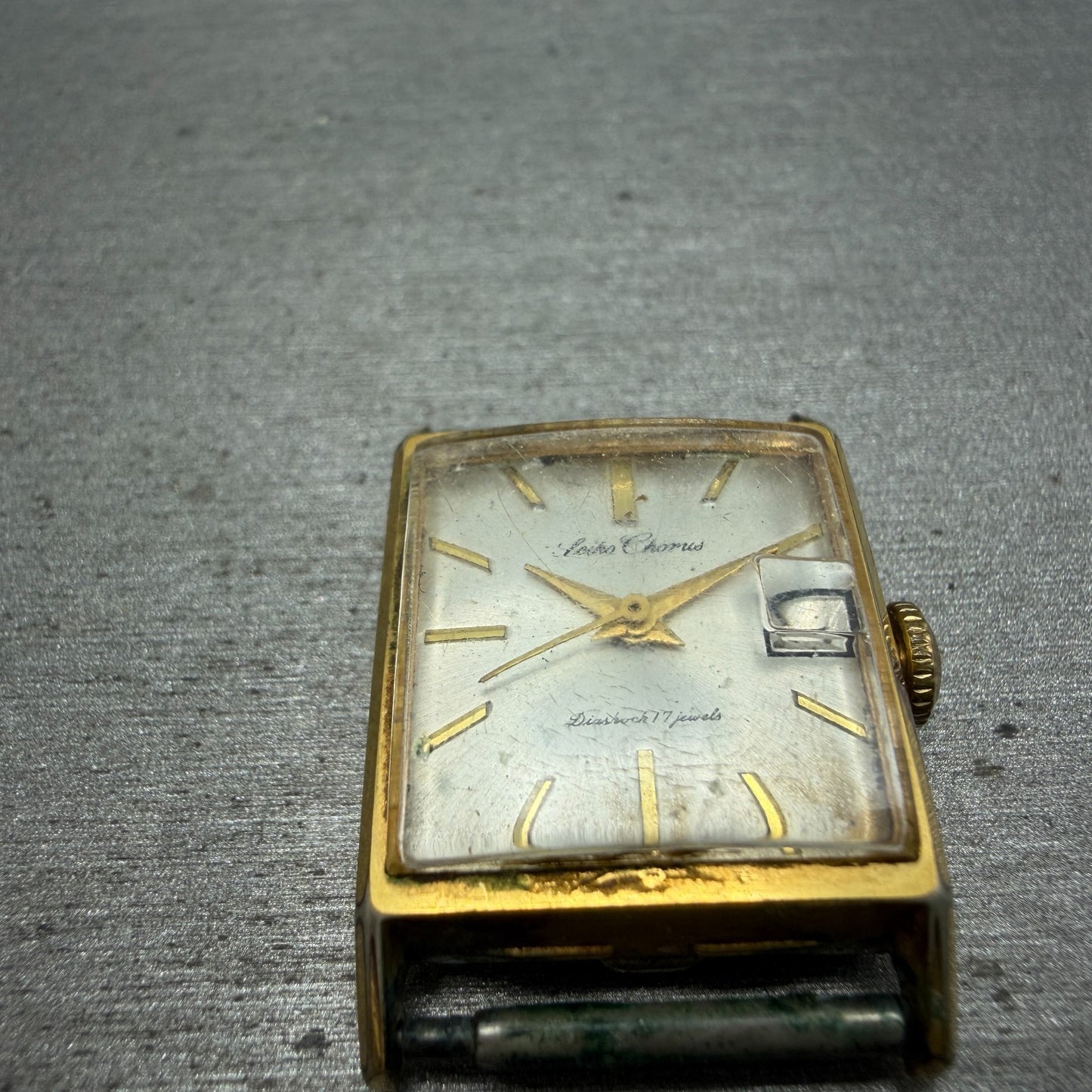 Seiko Chronos Tank Watch Women 20mm Silver Dial Gold Tone Date Manual 333010 Run6