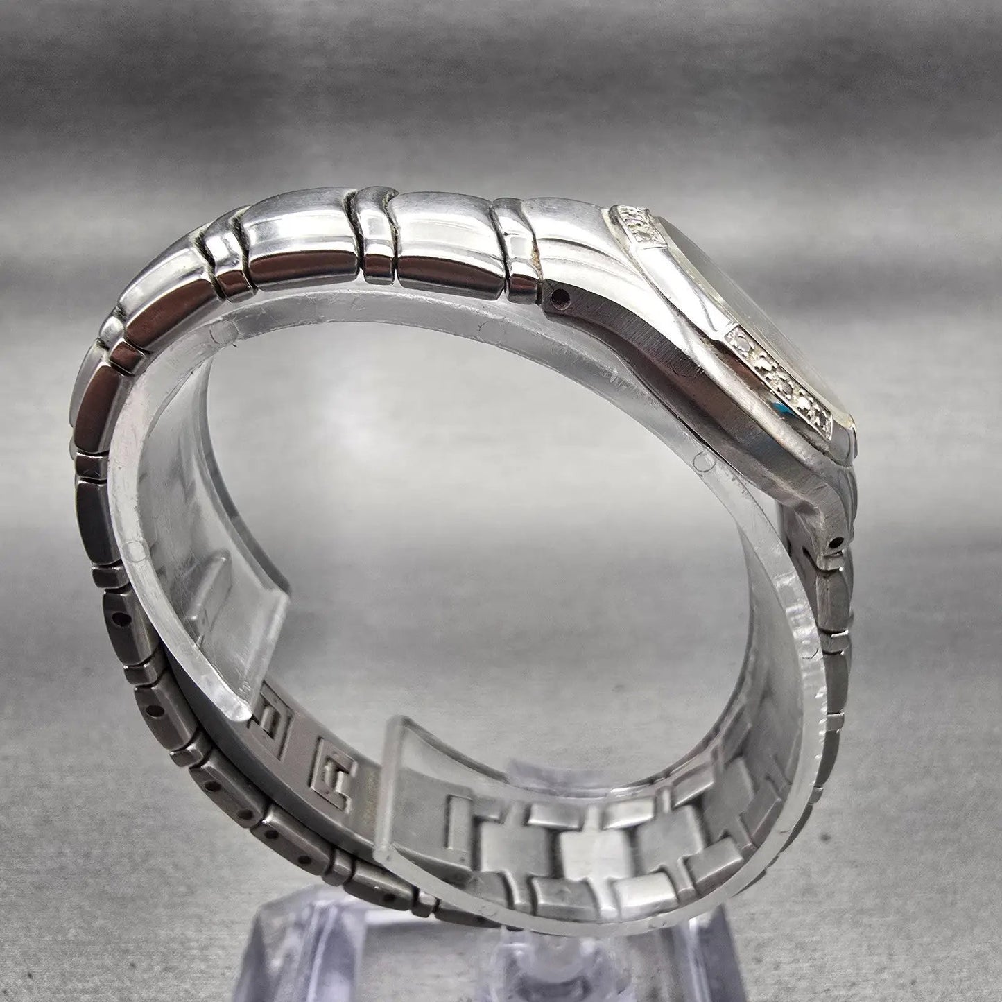 Bulova Watch Women 26mm MOP Dial Silver Tone Diamonds Date 96R20 New Battery8