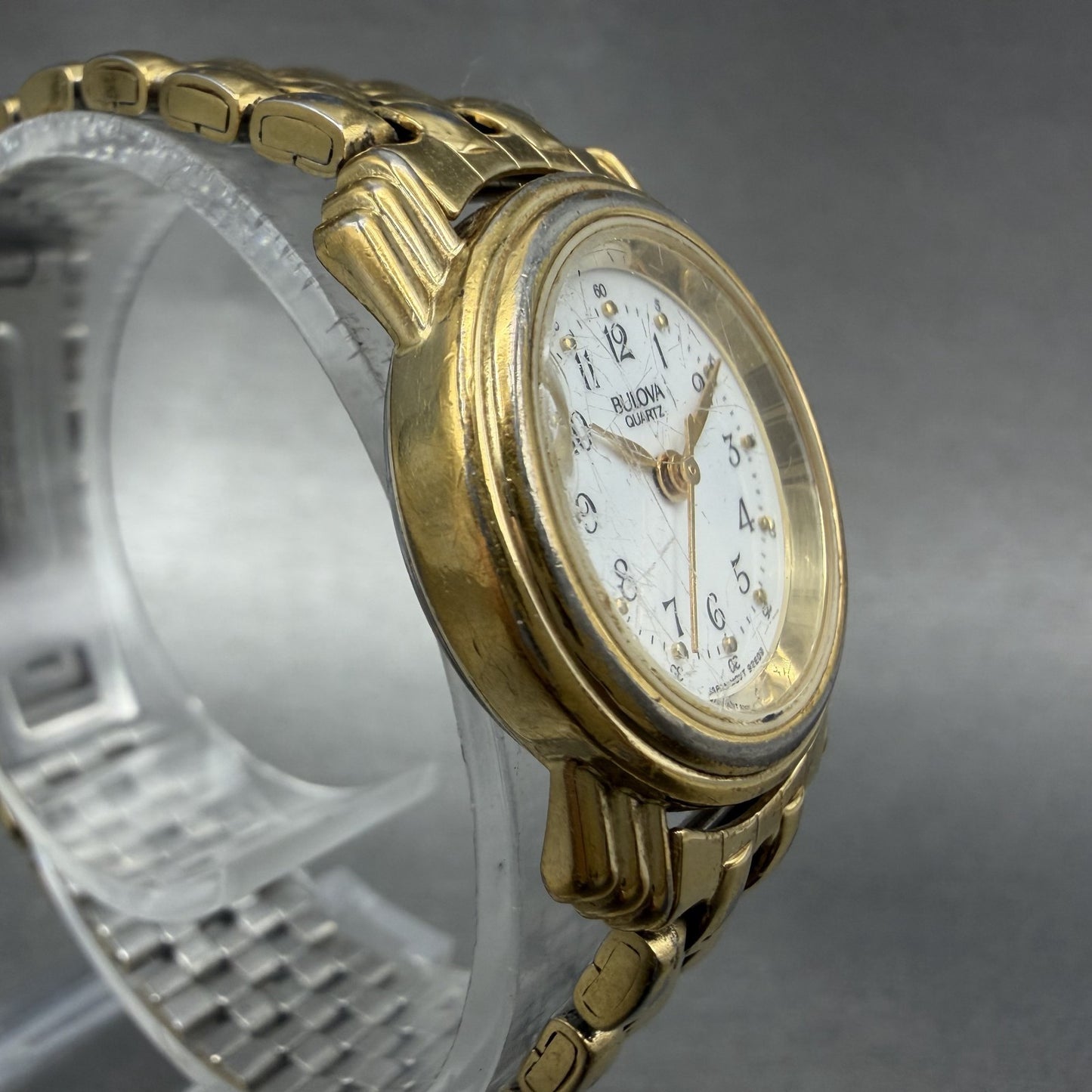 Bulova Watch Women 24mm White Dial Gold Tone Round 92E09 New battery3