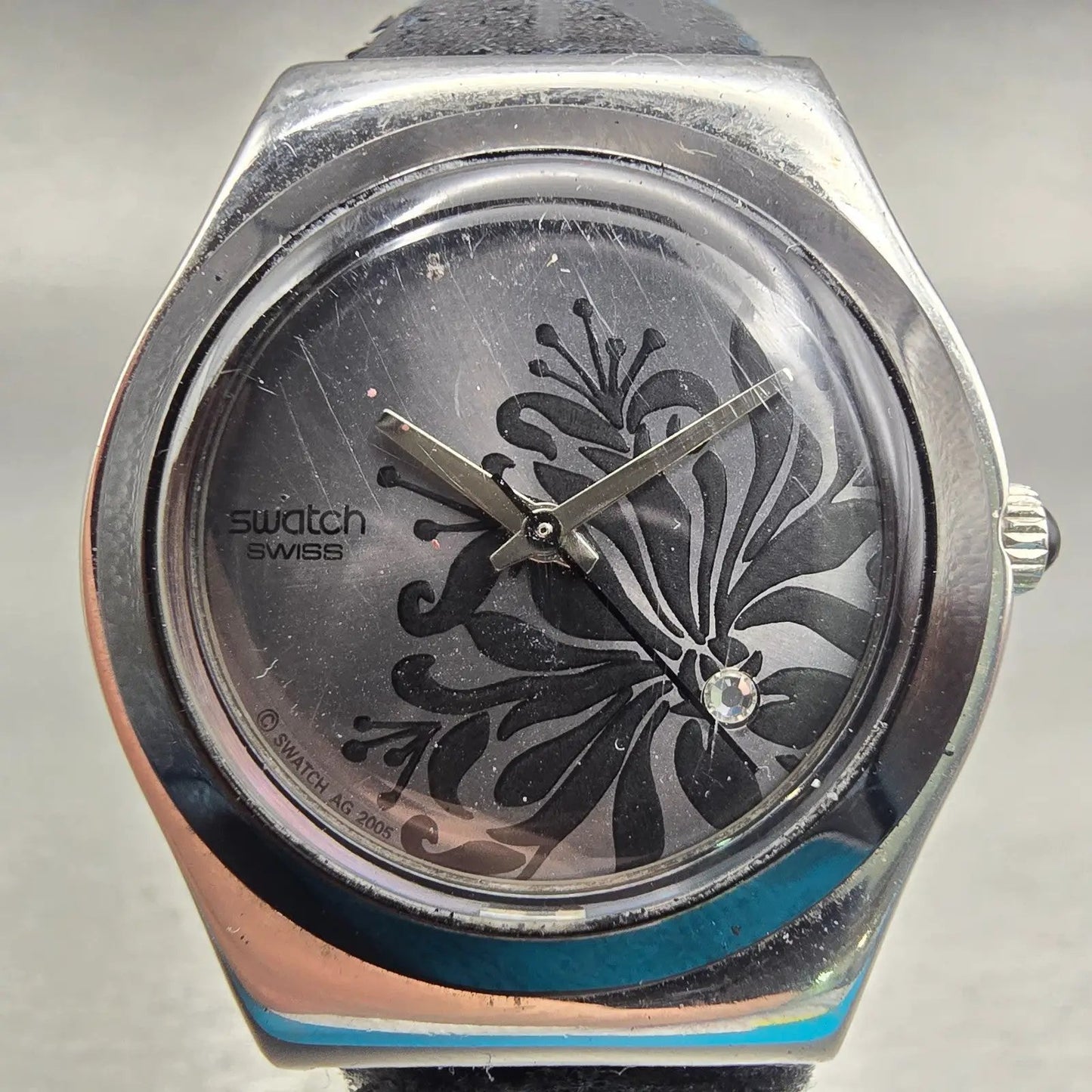 Swatch Irony BLACK FLOWER Watch Women Silver Dial Silver Tone YLS146 New Battery1