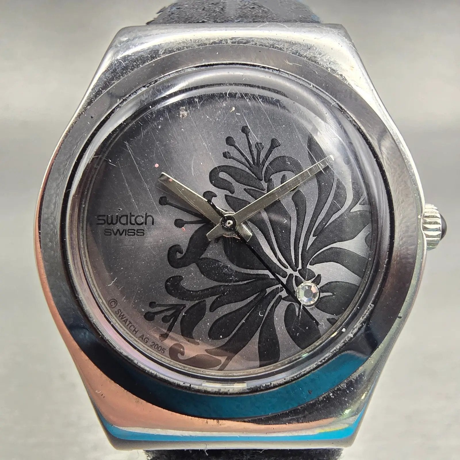 Swatch Irony BLACK FLOWER Watch Women Silver Dial Silver Tone YLS146 New Battery1