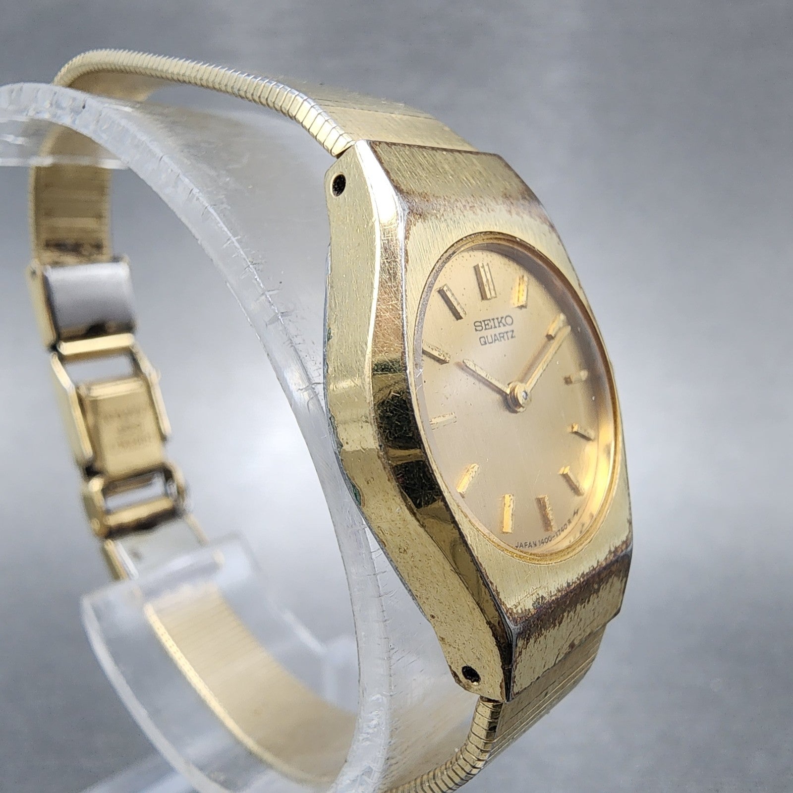 Seiko Watch Women 19mm Champagne Dial Gold Tone 14000320 New Battery3