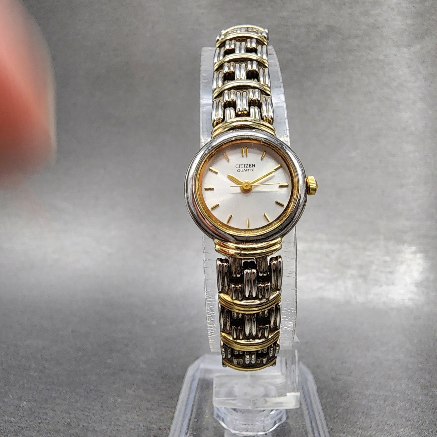 Citizen Watch Women 19mm Silver Dial Two Tone Round 5930S72242 New Battery5