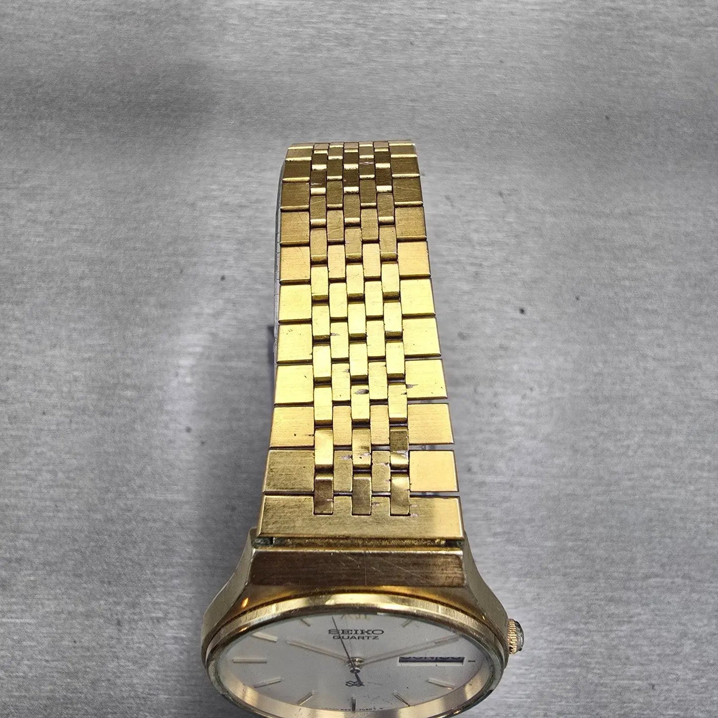 Seiko SQ Watch Men 33mm Champagne Dial Gold Tone Daydate Round 8223-7089 New Bat4