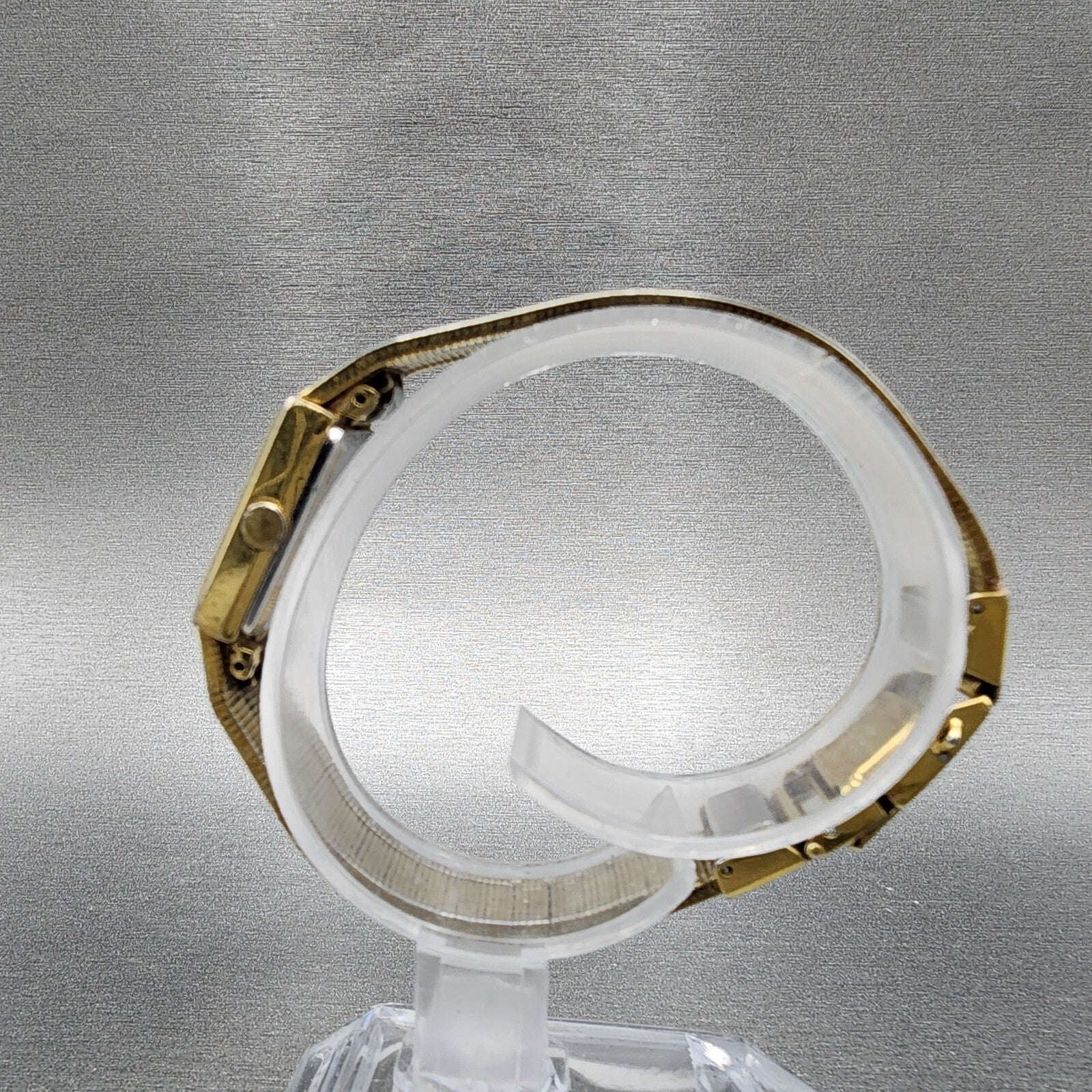 Seiko Tank Watch Women 17mm Champagne Dial Gold Tone Rectangle 14215779 NewBat6