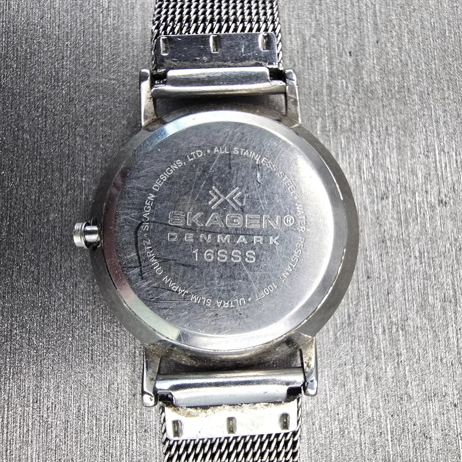 Skagen Denmark Watch Women 28mm Silver Dial Silver Tone Date 16SSS New Battery10