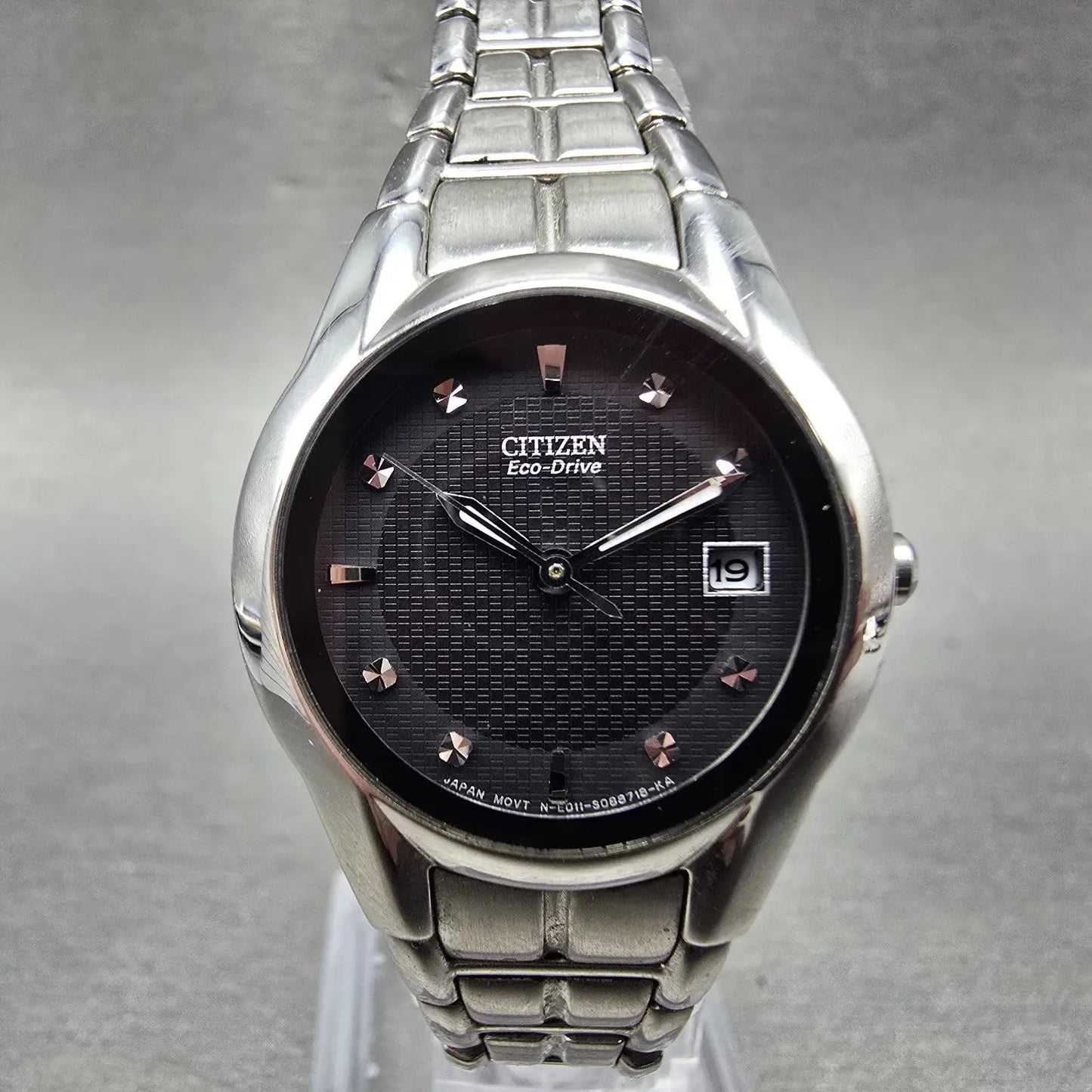 Citizen Eco-Drive Watch Women 25mm Black Dial Silver Tone Date E011-S058503 Runs0
