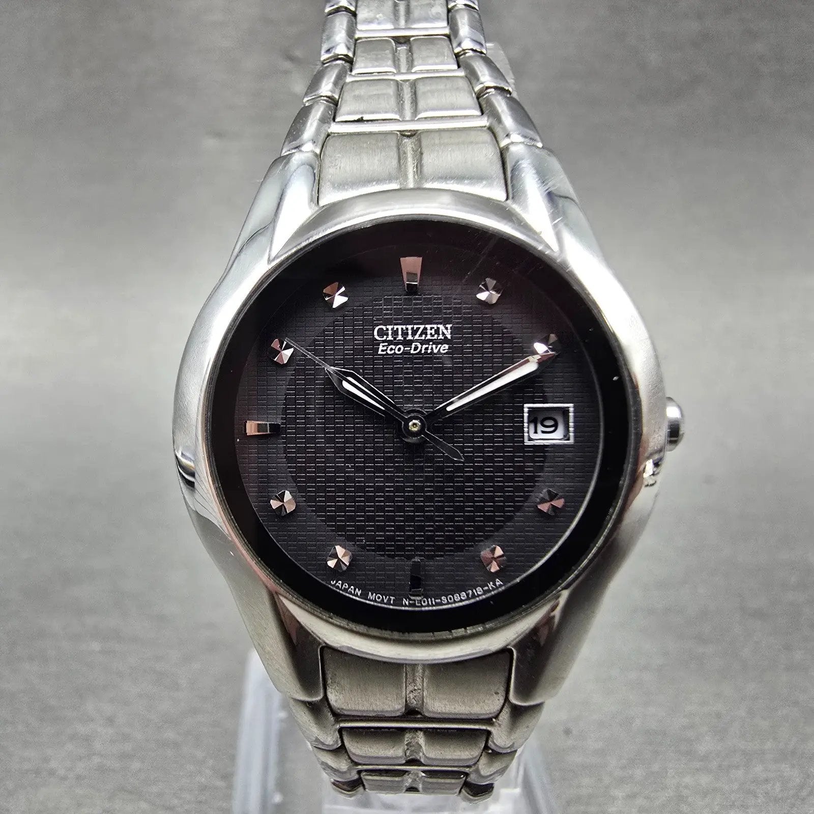 Citizen Eco-Drive Watch Women 25mm Black Dial Silver Tone Date E011-S058503 Runs0