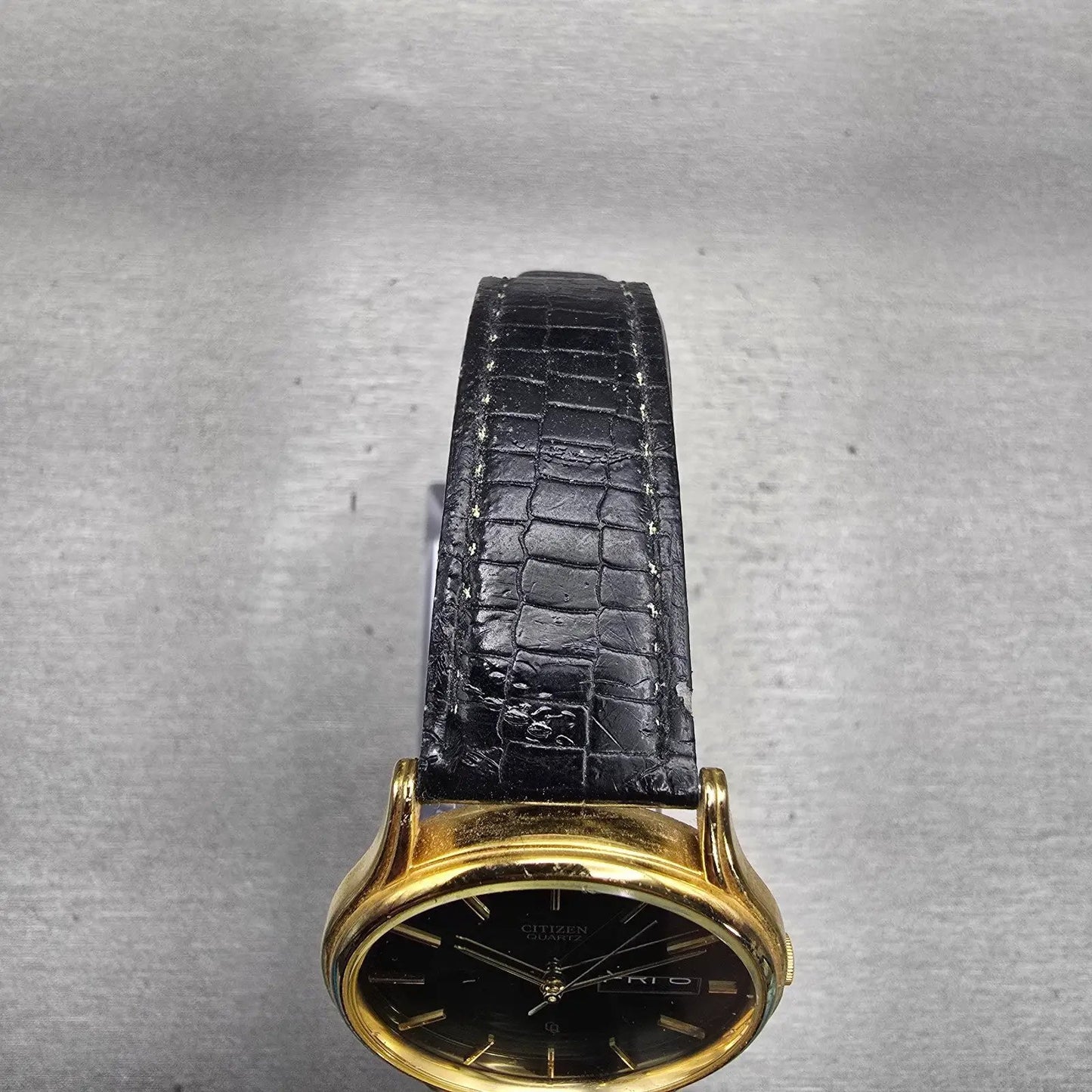 Citizen CQ Watch Men 34mm Black Dial Gold Tone Daydate Round 2500-S76418 New Bat4