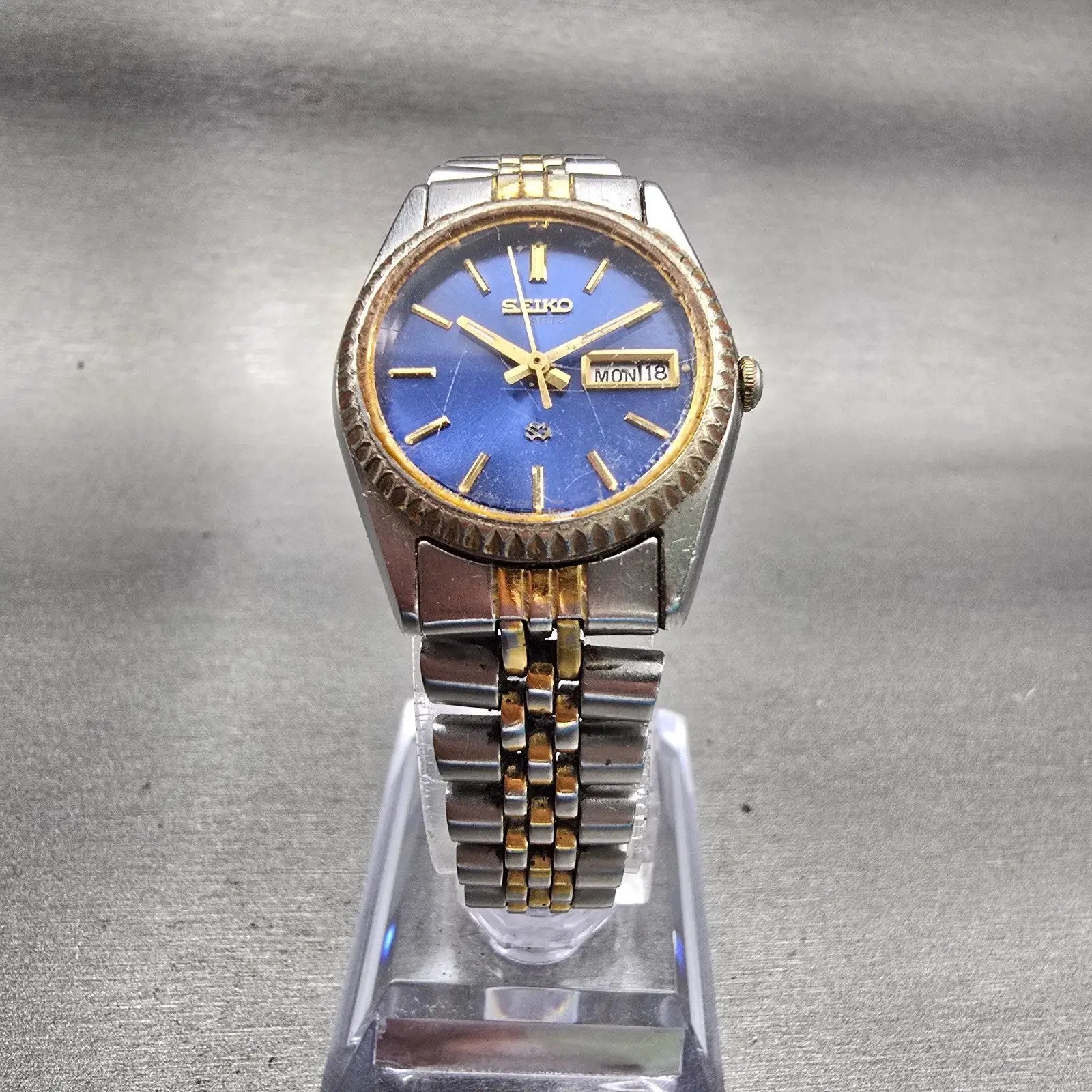 Seiko SQ Watch Women 25mm Blue Dial Two Tone Daydate Round 3Y03-0169 New Battery5