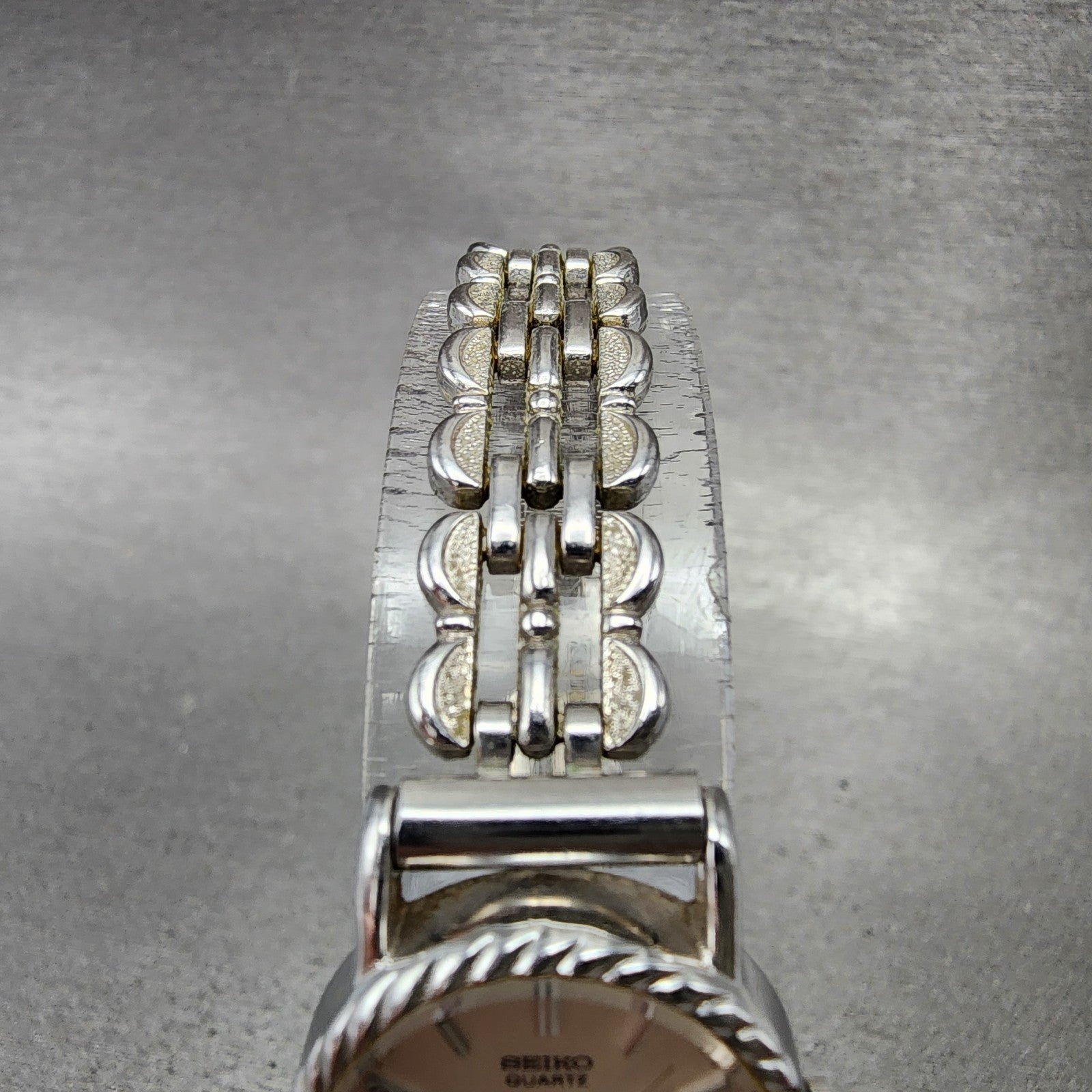 Seiko Watch Women 19mm Silver Dial Silver Tone Oval 14215510 New Battery VTG4