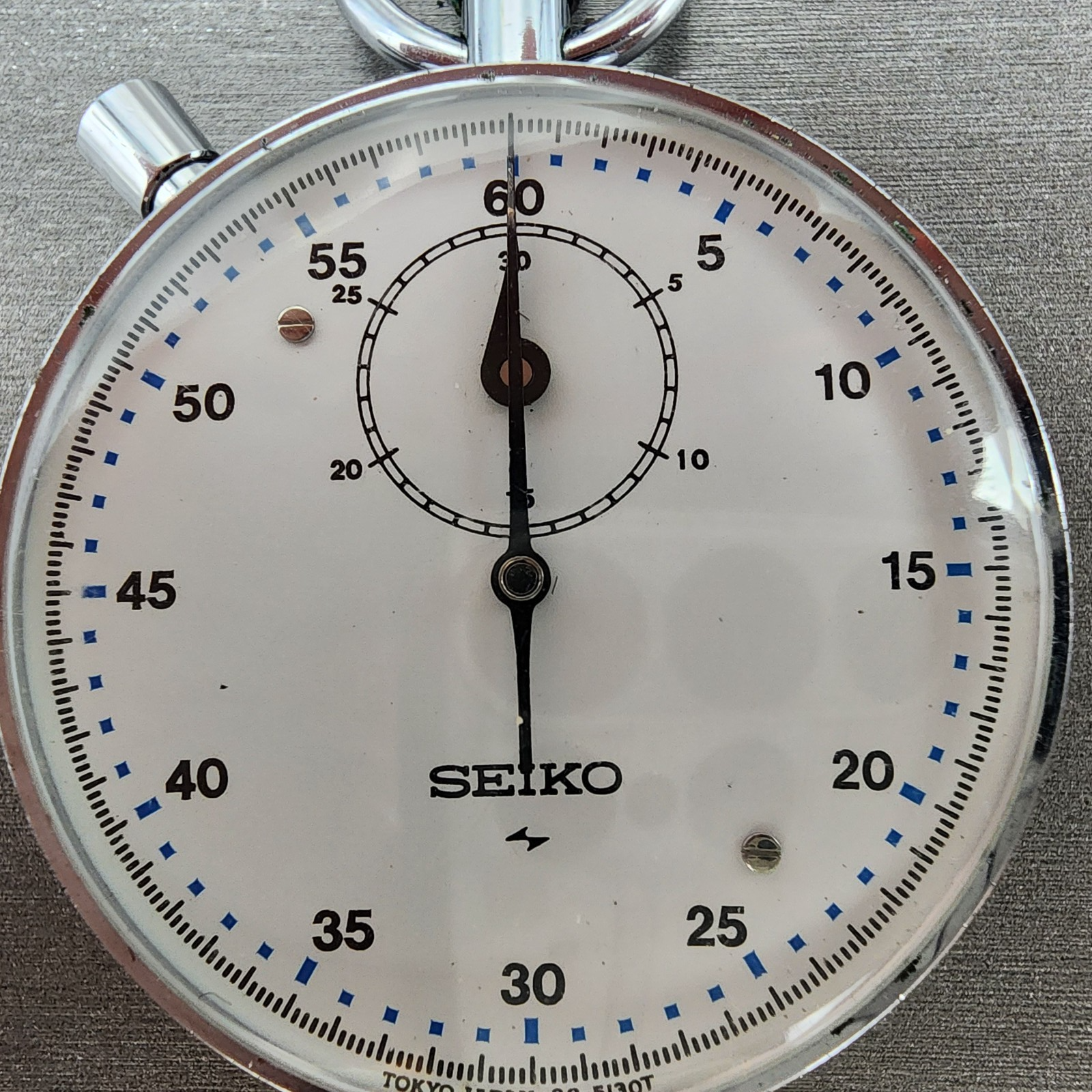VTG Seiko Stopwatch 885021 Silver Tone White Dial Manual Wind Runs1