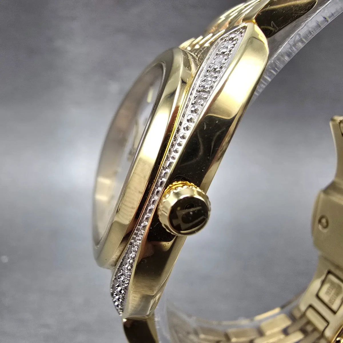Bulova Watch Women 30mm White Dial Gold Tone Round 98R298 Crystal Bezel Works3