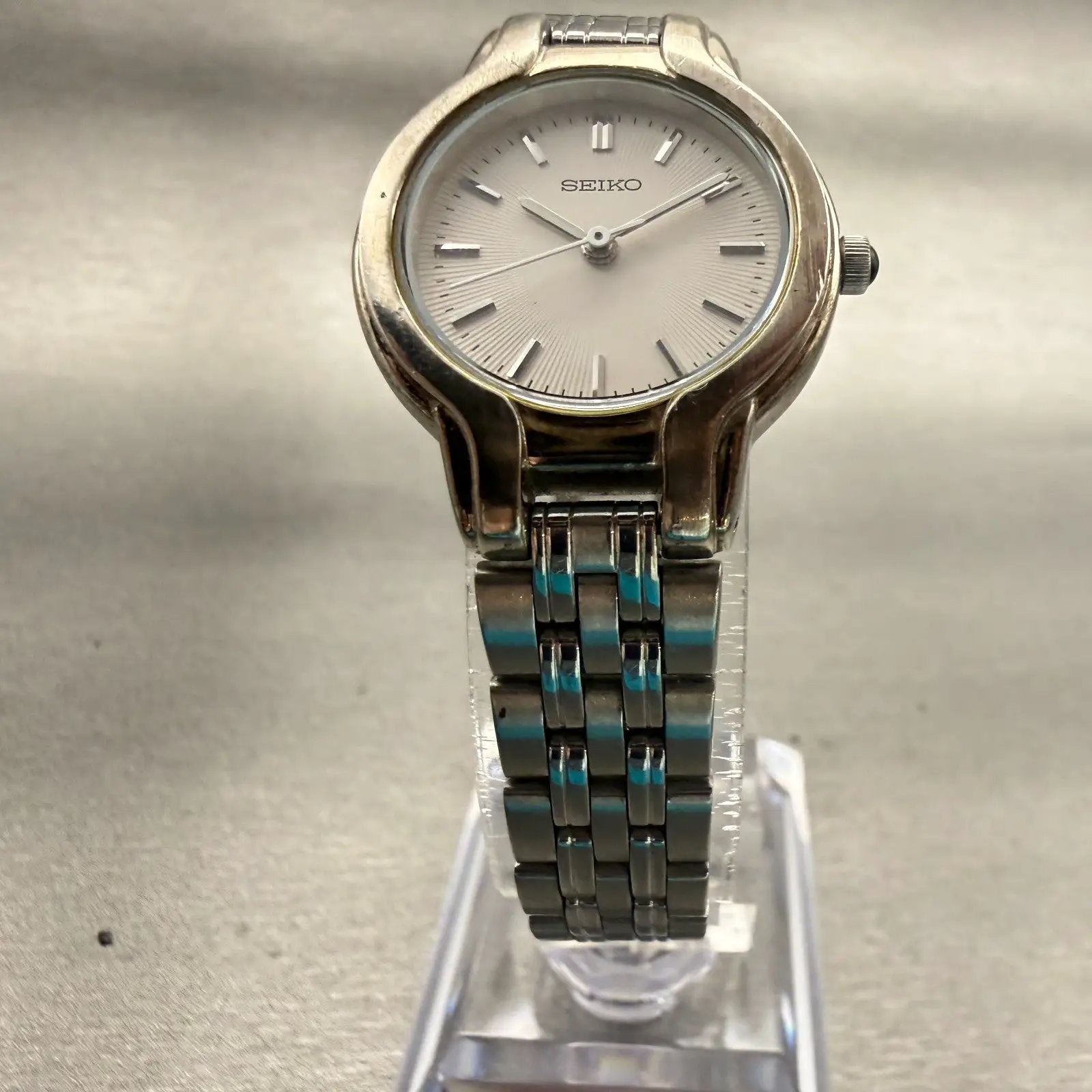 Seiko Watch Women 24mm White Dial Silver Tone Round V701-2D60 New Battery VTG5