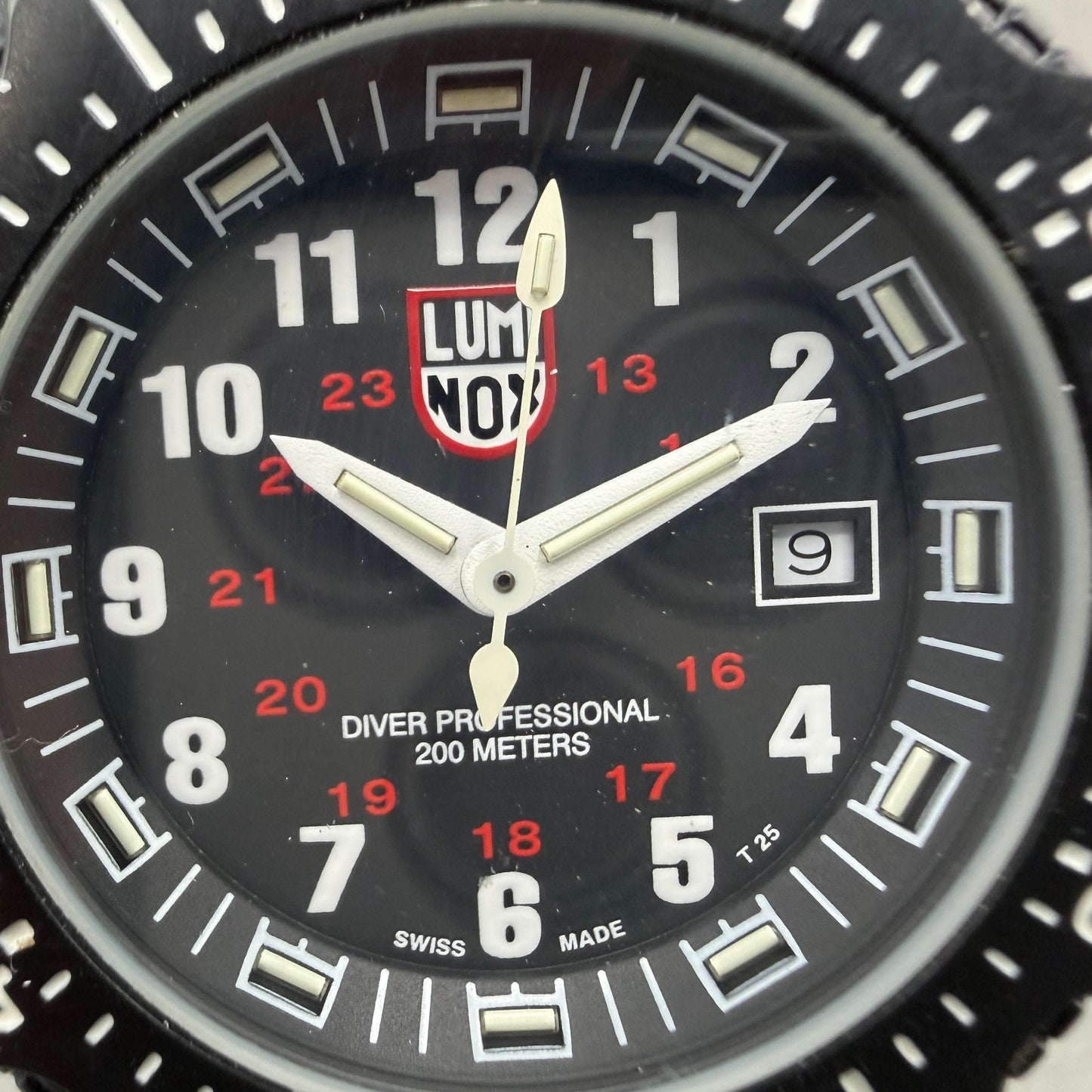 Luminox 8400 Dive Watch Men 44mm Black Dial Black Tone Date Round New battery1