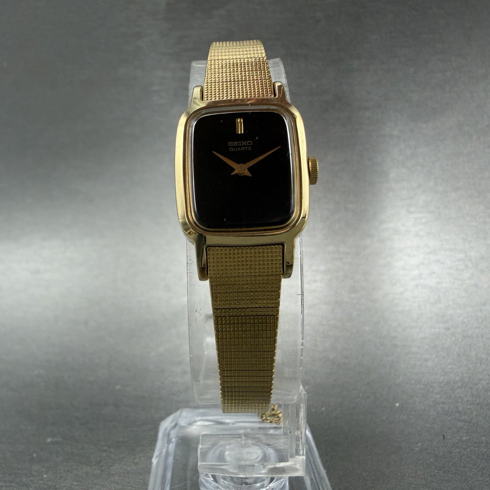 Seiko Tank Watch Women 16mm Black Dial Gold Tone Rectangle 2C20-5329 New Battery5