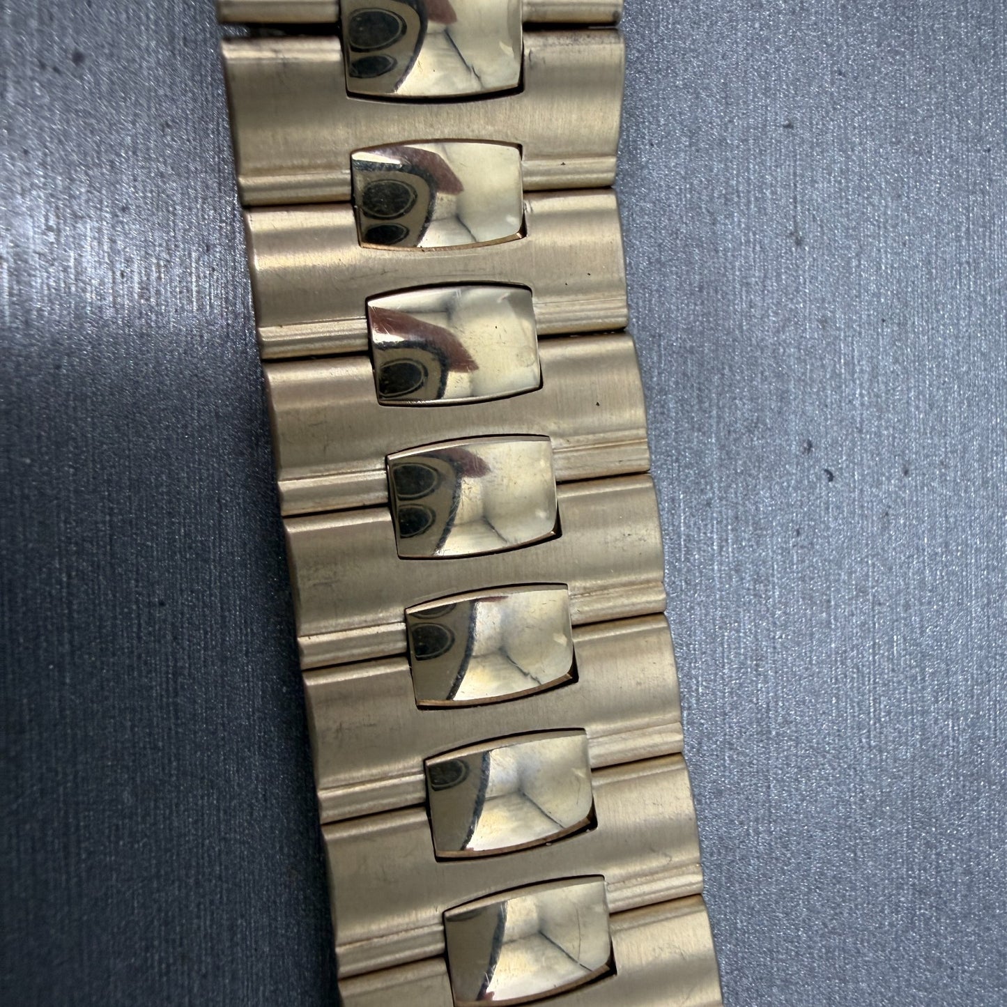 Seiko SQ Bracelet 20mm Stainless Steel Gold Tone Tri Folding Clasp Vintage Japan2