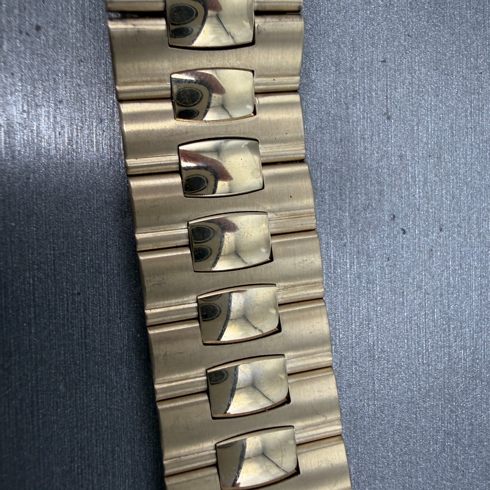 Seiko SQ Bracelet 20mm Stainless Steel Gold Tone Tri Folding Clasp Vintage Japan2