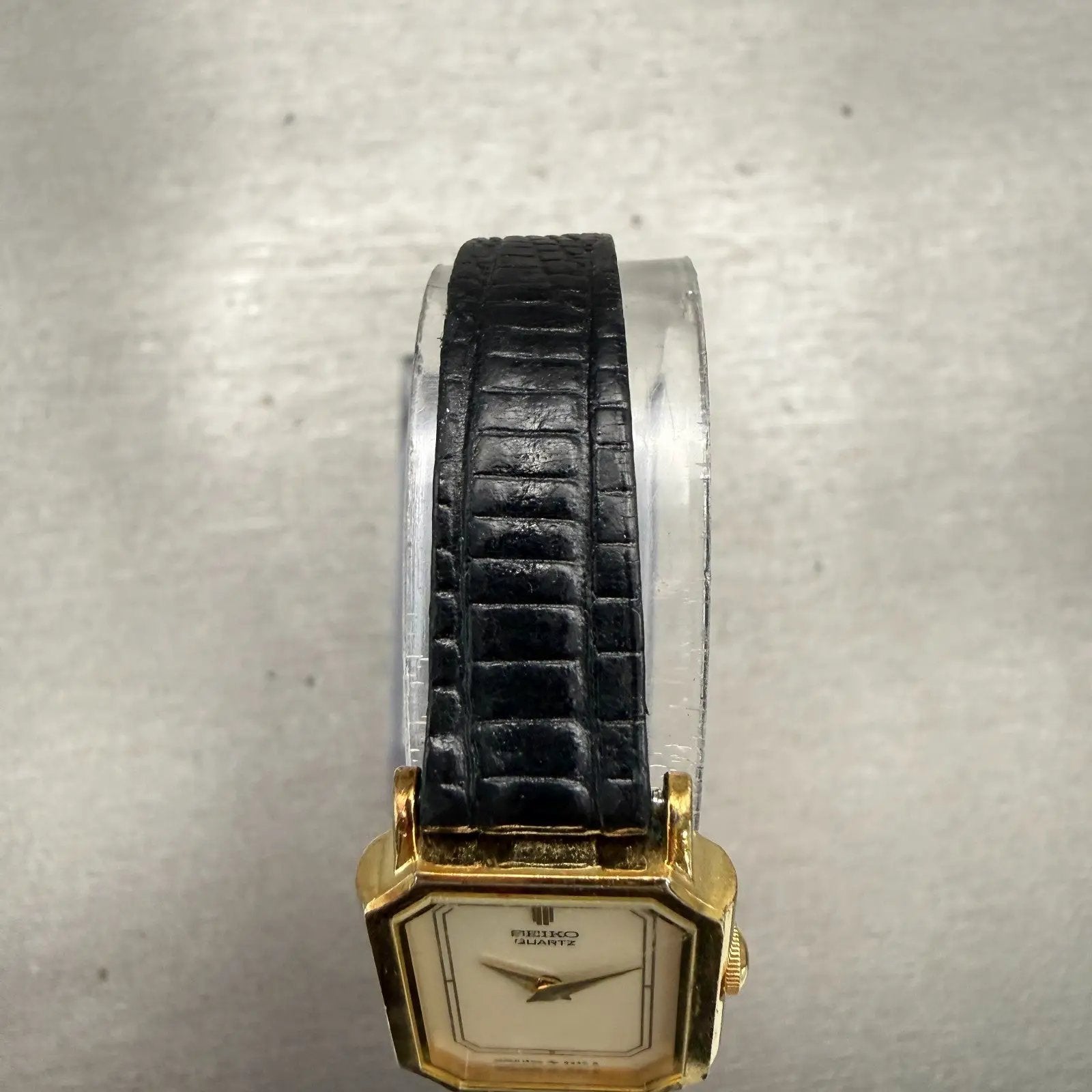Seiko Watch Women 18mm Ivory Dial Gold Tone Rectangle 1400-8440 New Battery VTG4