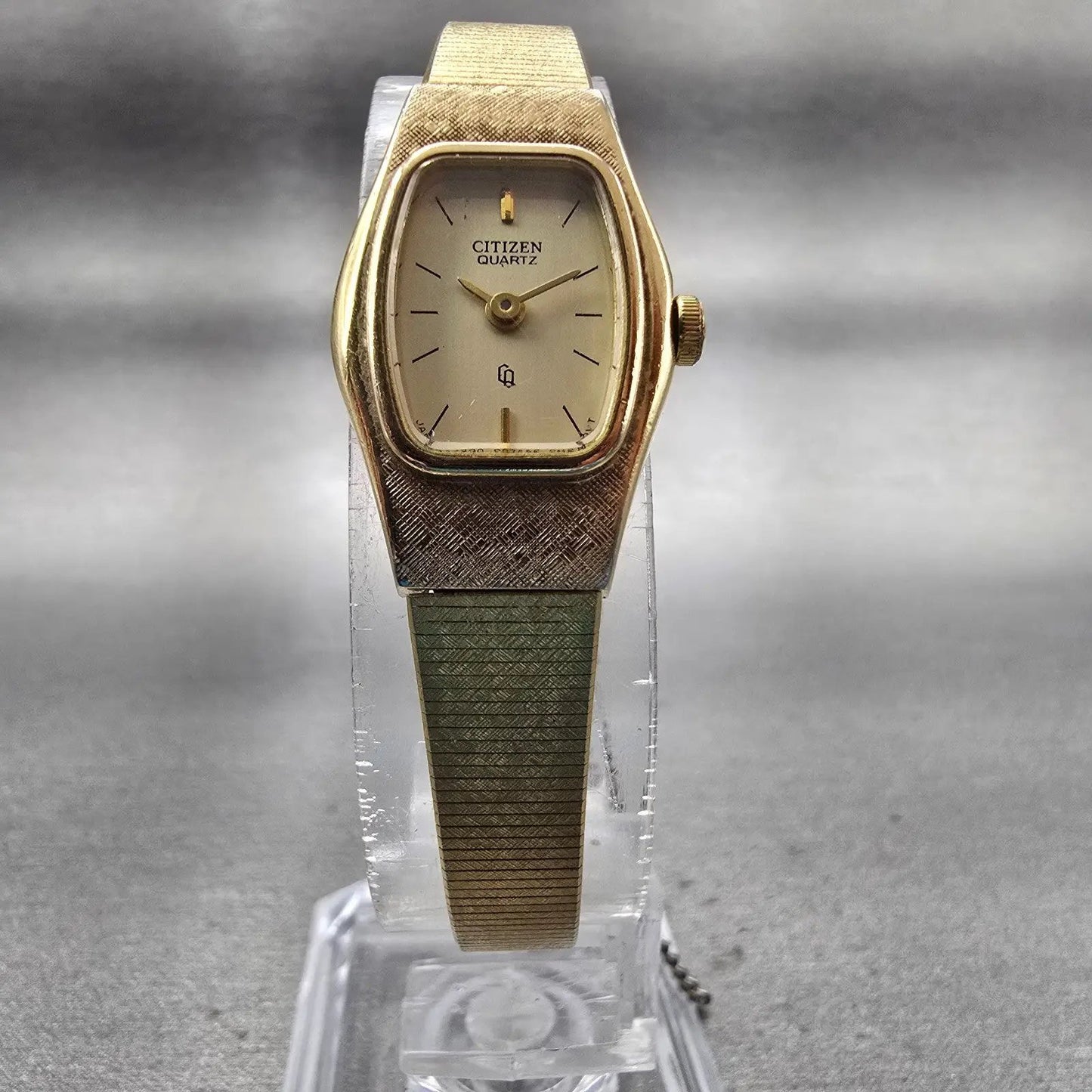 Citizen CQ Watch Women 16mm Gold Dial Gold Tone Oval 3220-S16881 New Battery VTG5