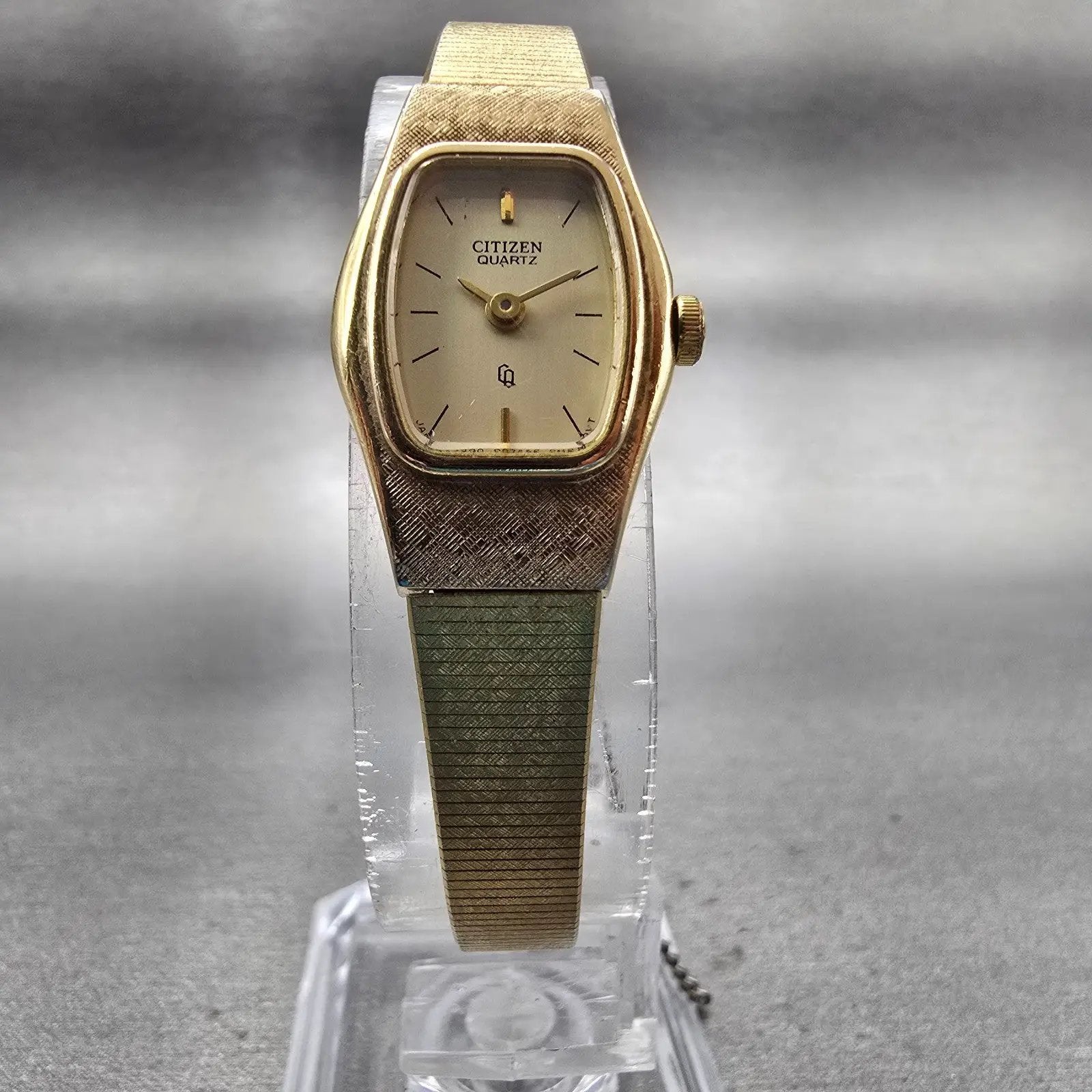 Citizen CQ Watch Women 16mm Gold Dial Gold Tone Oval 3220-S16881 New Battery VTG5