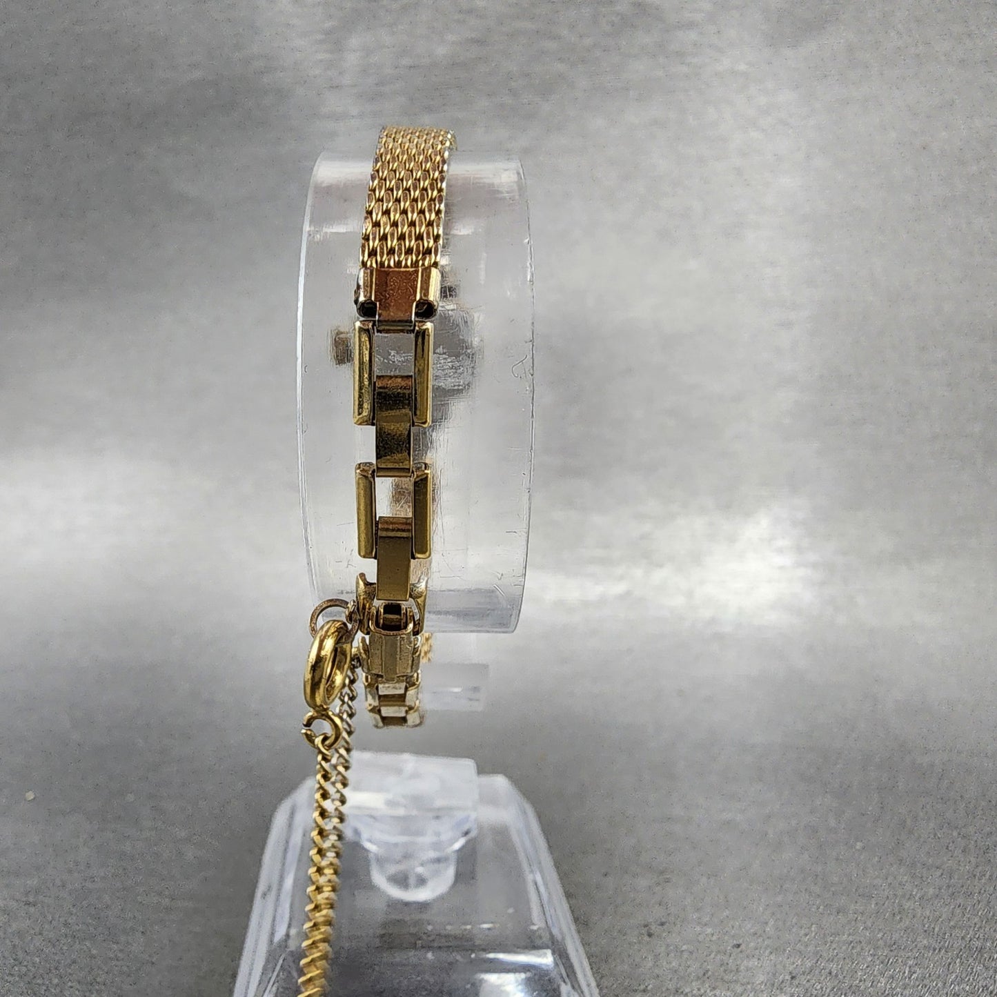 Waltham Watch Women 17mm Silver Dial Gold Tone Oval Diamon Accents Manual Wind7