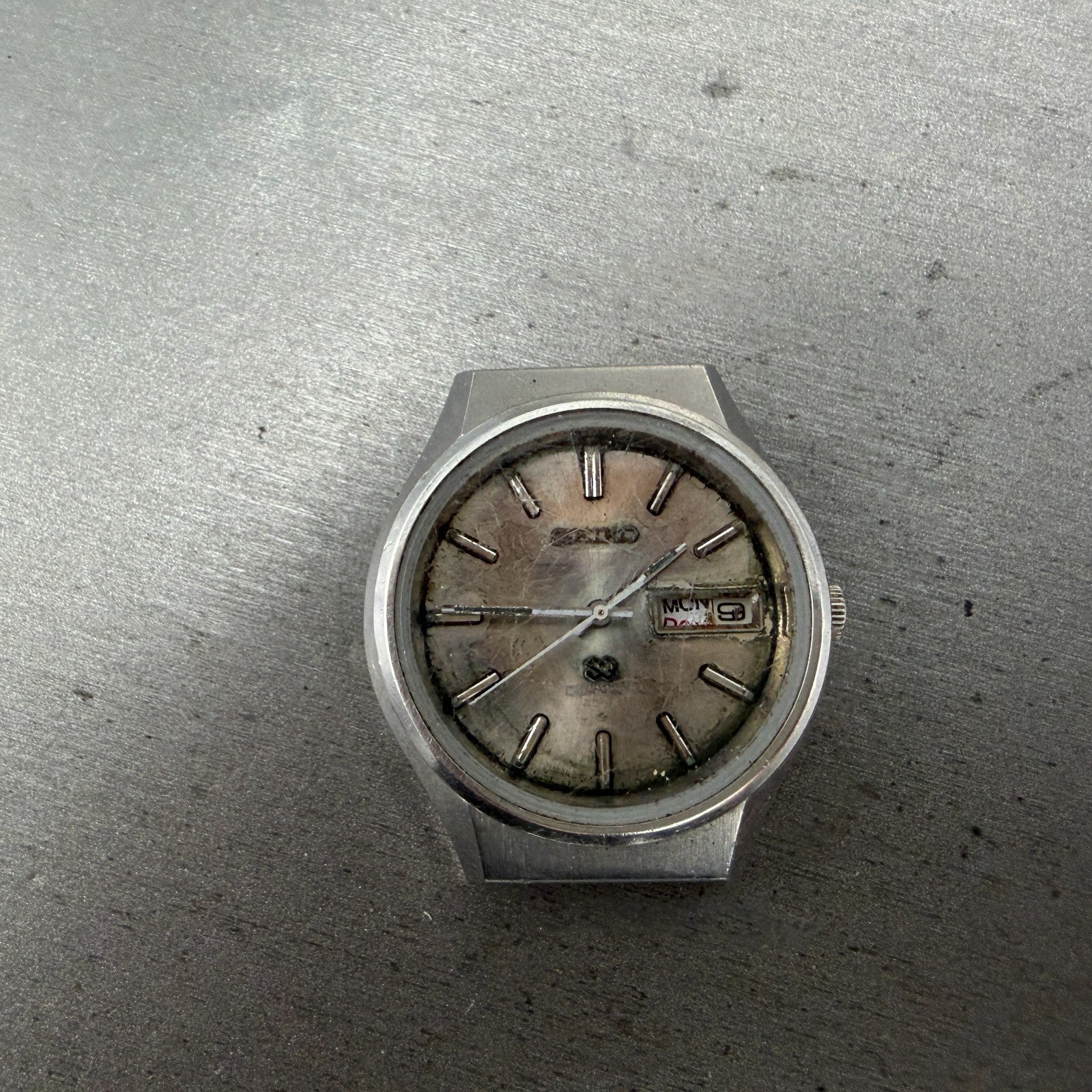 Seiko SQ Watch Men 36mm Silver Dial Silver Tone Daydate Round 0903-7019 PARTS0