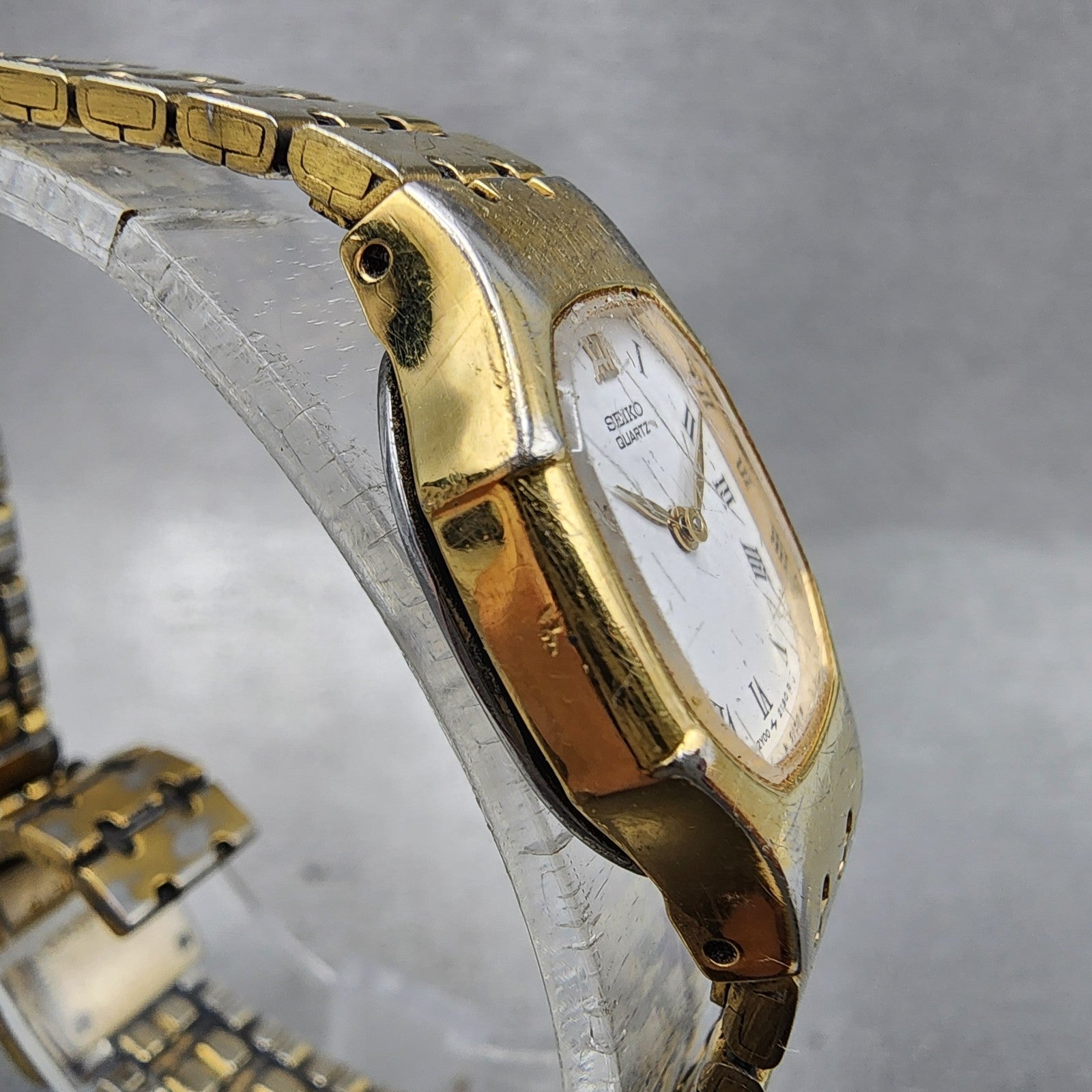 Seiko Watch Women 17mm White Dial Gold Tone Octagon 2y005509 New Battery3