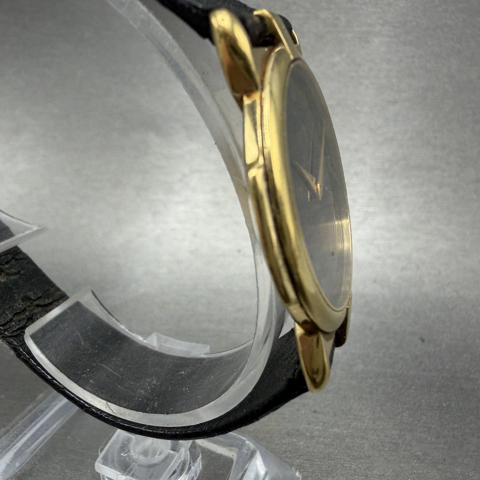 Gucci Watch Men 31mm Black Dial Gold Tone Vintage Roman Numerals 3400F PARTS4