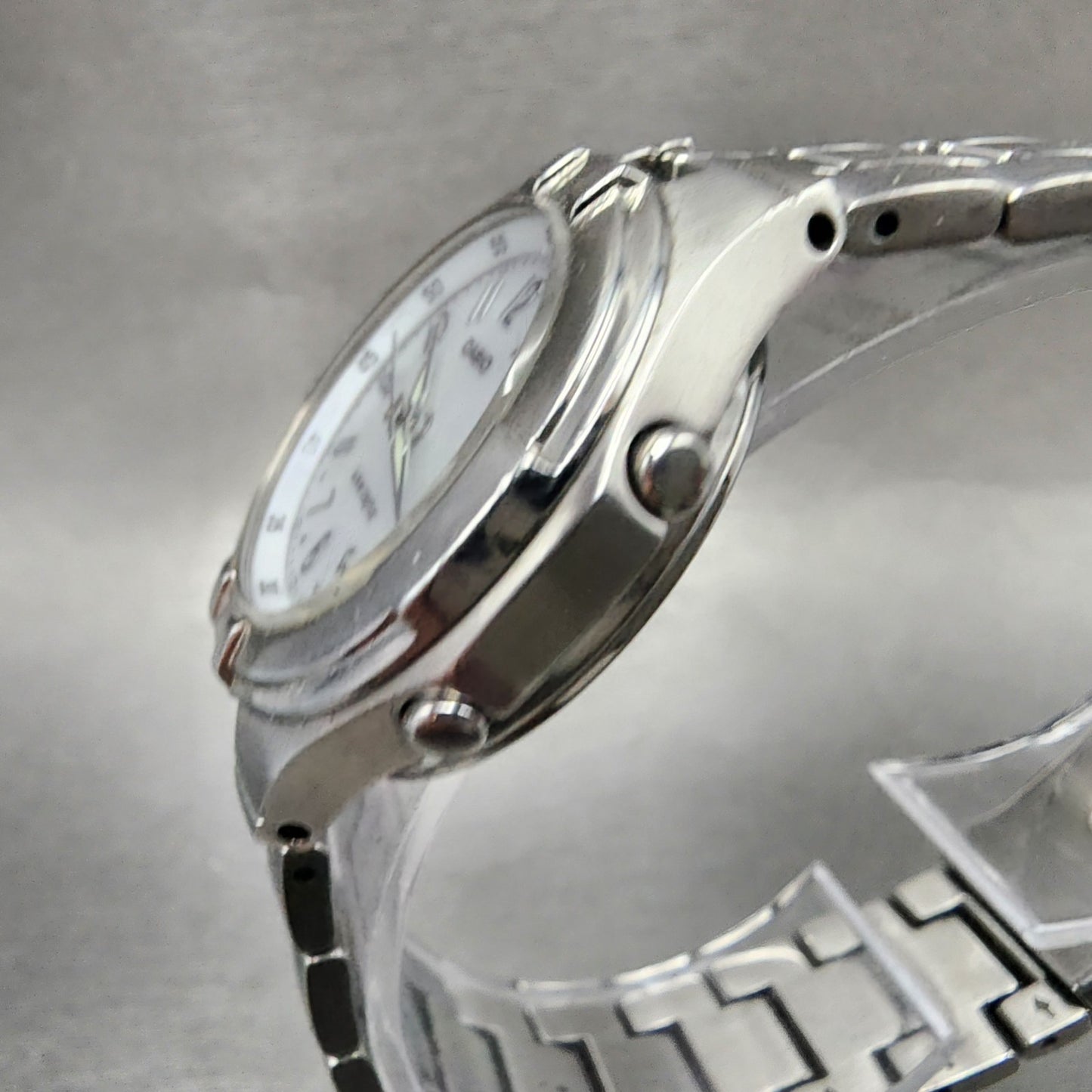 Casio Waveceptor Watch Women 30mm White Dial Silver Tone Date Round Runs LWQ1502