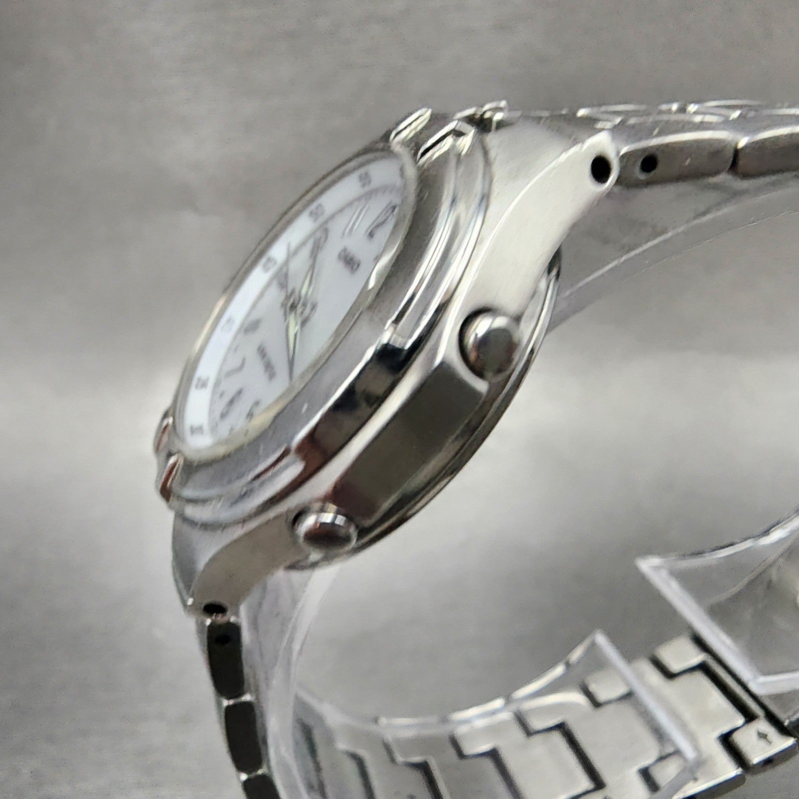 Casio Waveceptor Watch Women 30mm White Dial Silver Tone Date Round Runs LWQ1502