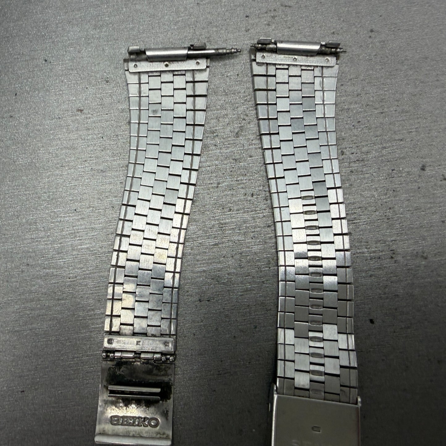 Seiko watch Men 33mm White Textured Dial Silver Tone Date 08425010 New Battery316