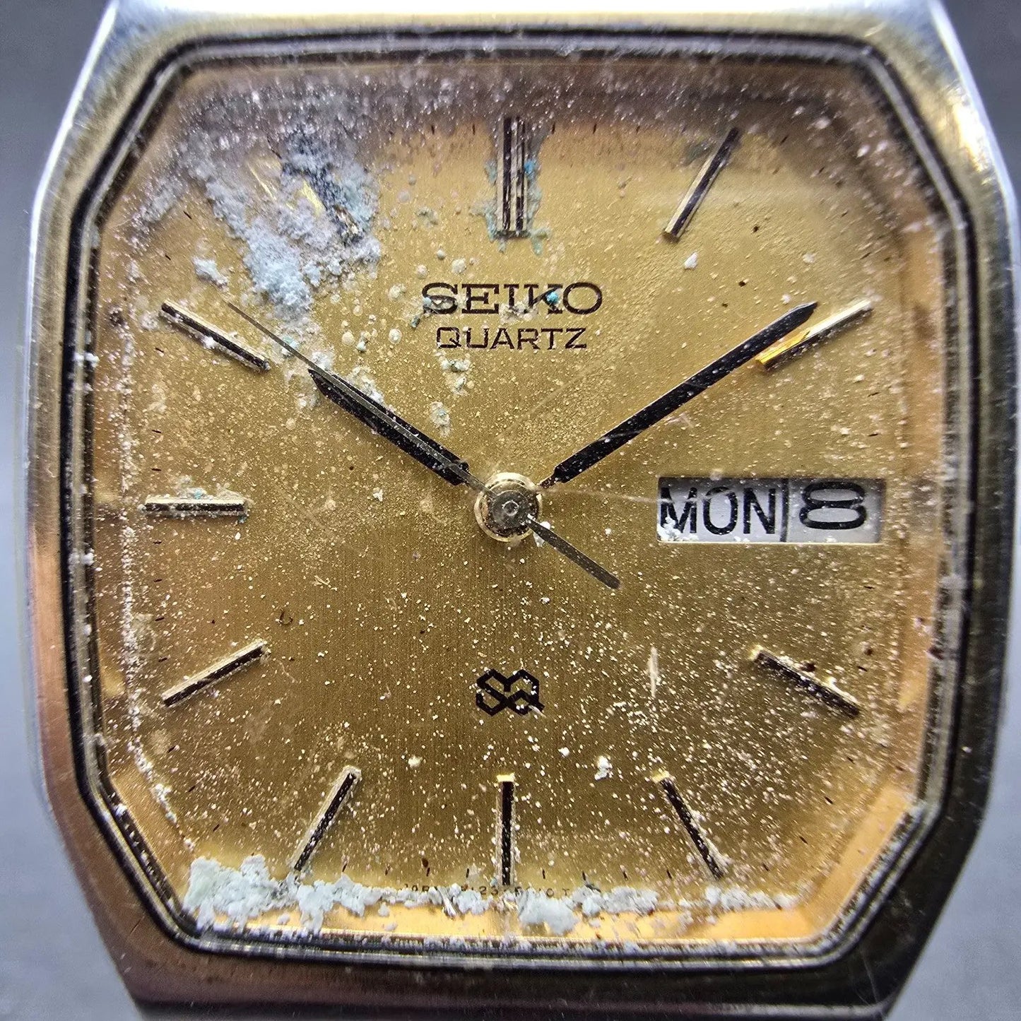 Seiko SQ Watch Men 31mm Gold Dial Gold Tone Daydate Rectangle 8123-5189 PARTS2