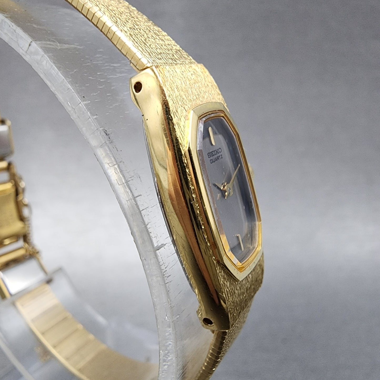 Seiko Watch Women 13mm Gray Dial Gold Tone Rectangle 2E205850 New Battery3