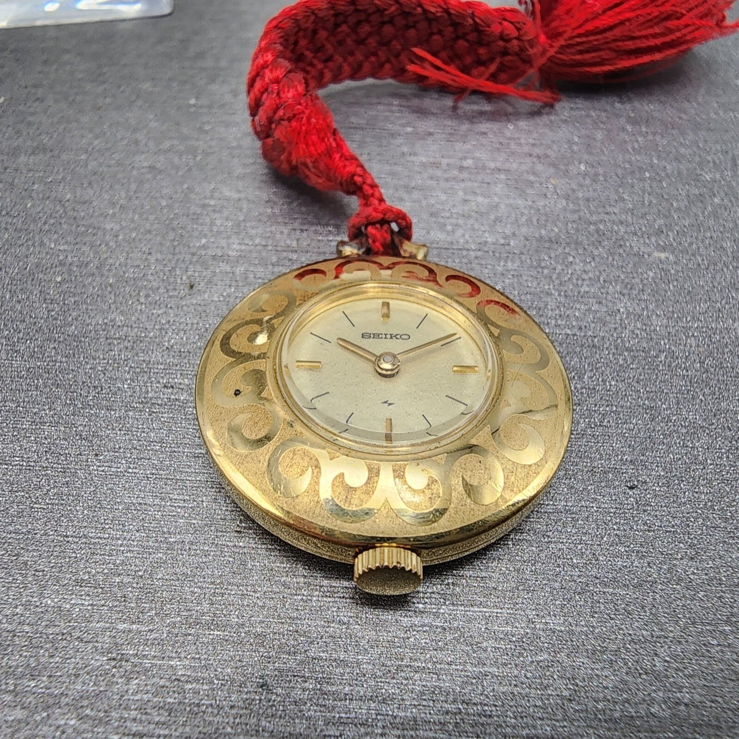 Seiko Pendent Watch Women 26mm Champagne Dial Gold Tone Round Manual Wind Runs2