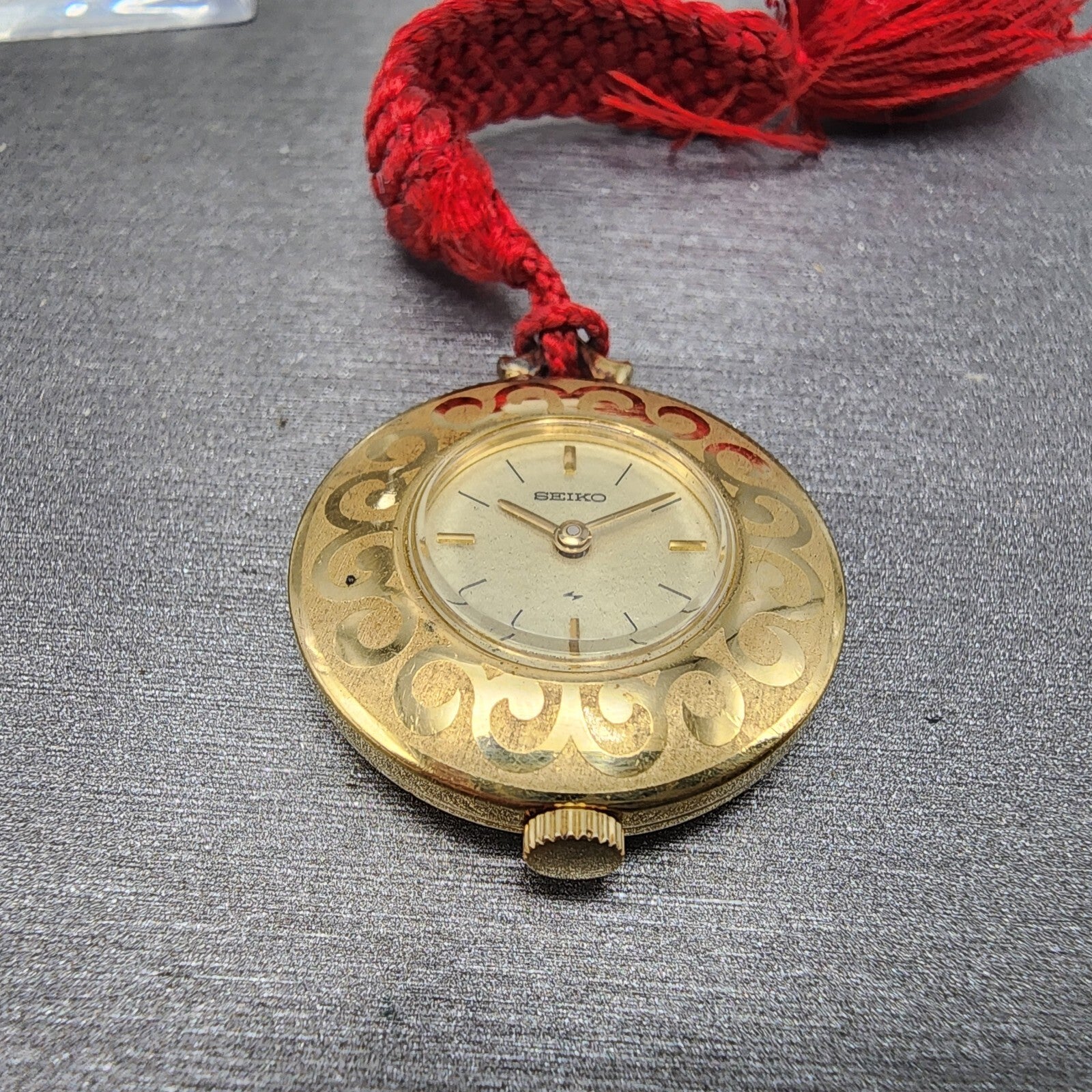 Seiko Pendent Watch Women 26mm Champagne Dial Gold Tone Round Manual Wind Runs2
